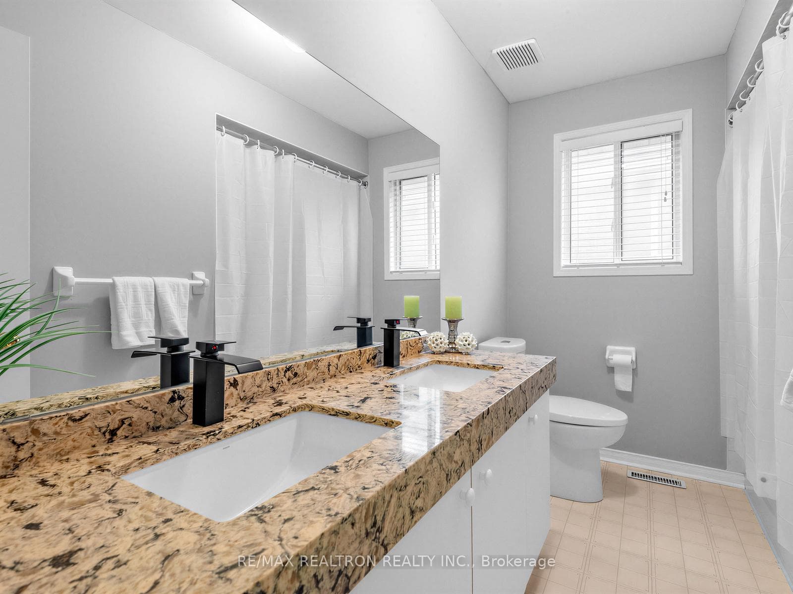 52 Loon Avenue photo 22