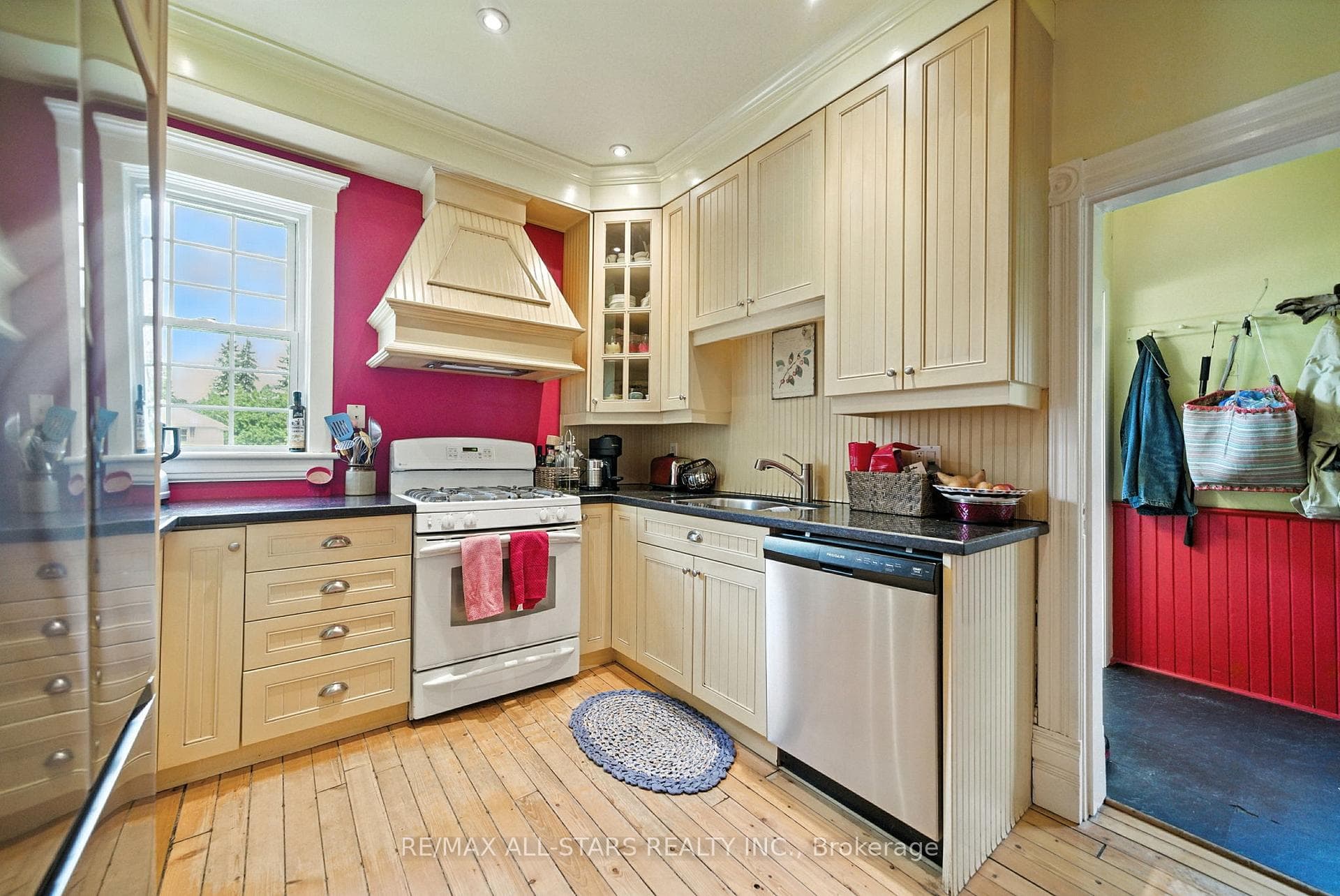 10987 Simcoe Street photo 6