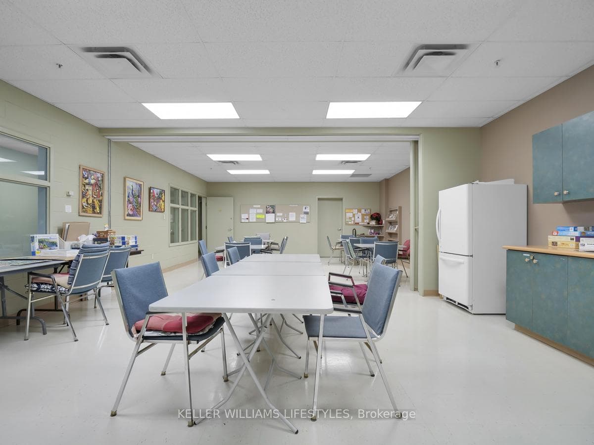 511 Gainsborough Road Unit 403 photo 34