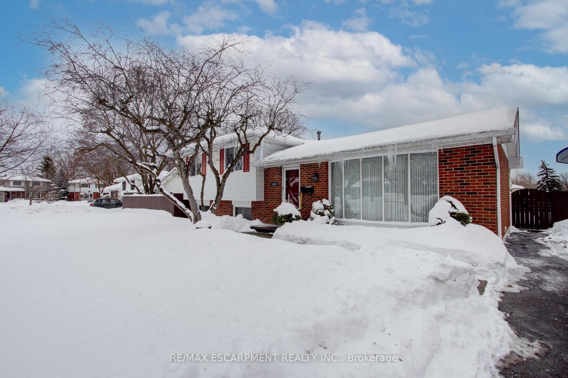 3099 Northview Crescent photo 3
