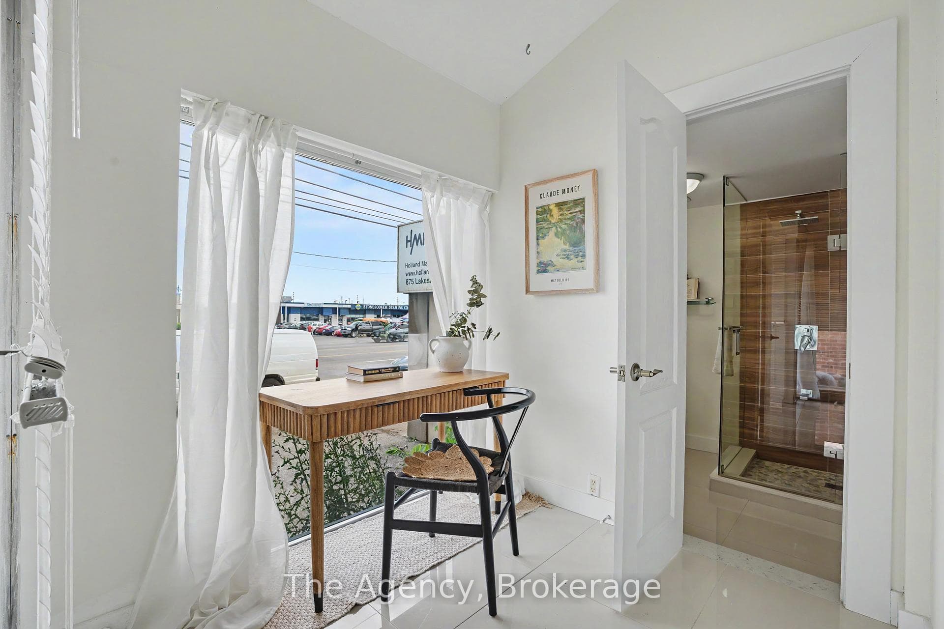 881 Lakeshore Road photo 12