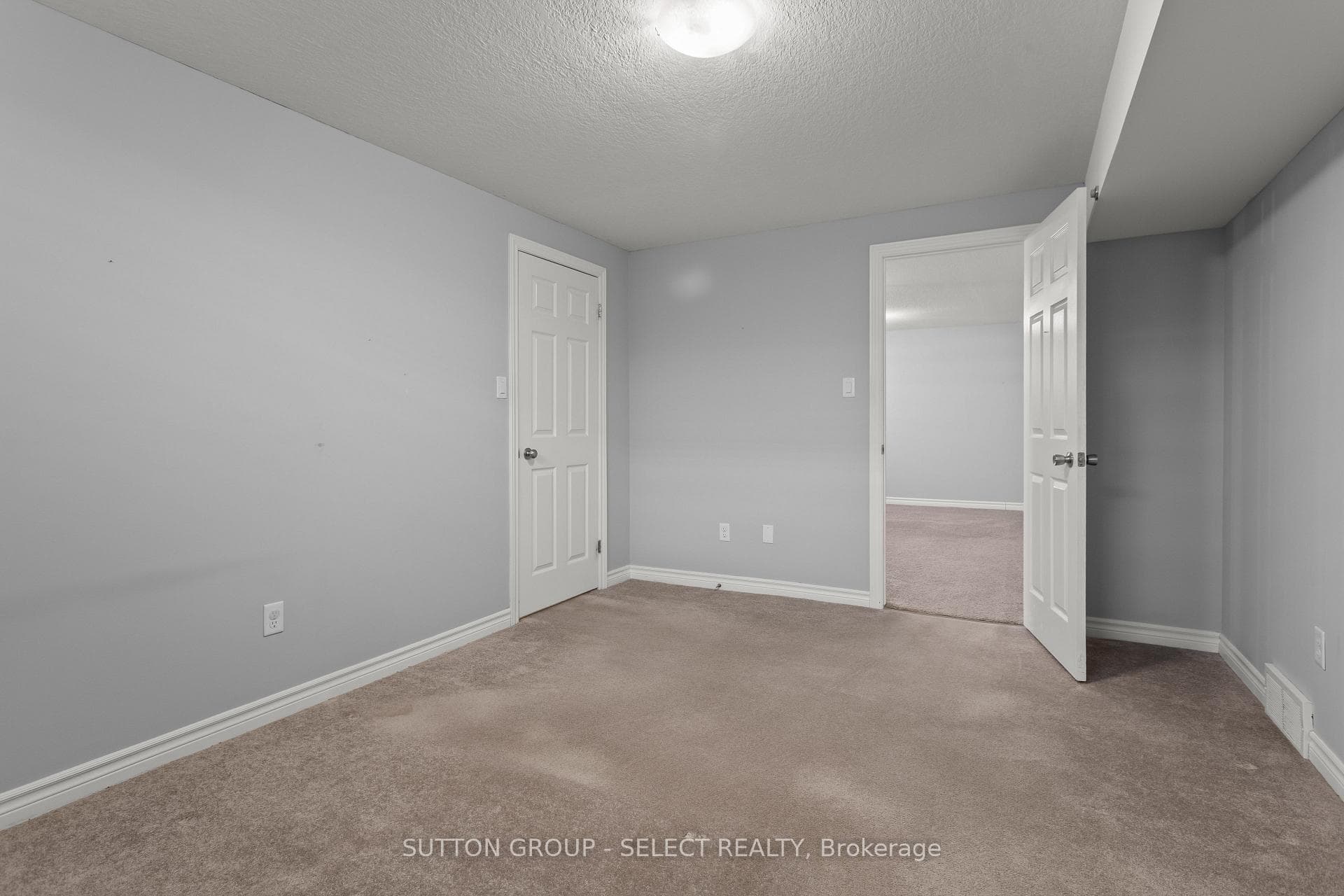 2094 Denview Avenue photo 31