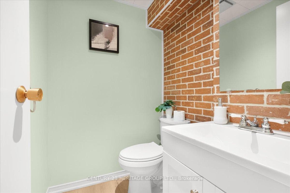 126 Garden Crescent photo 34