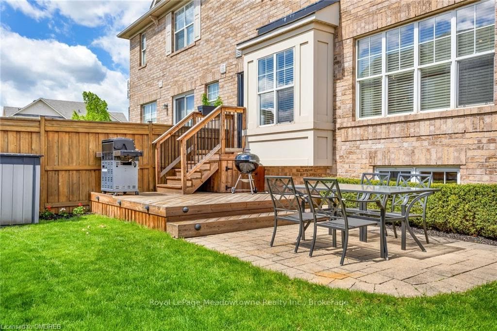 888 HEPBURN Road photo 34