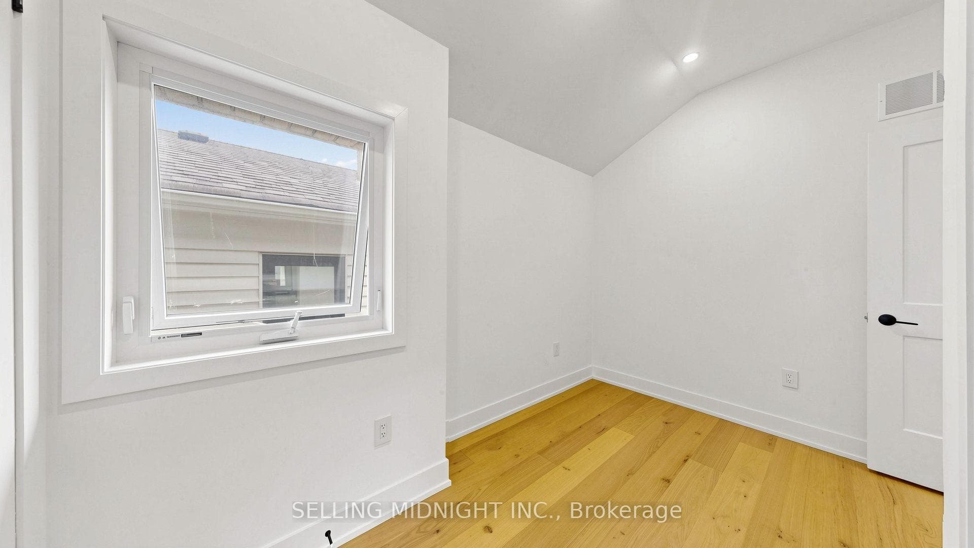 42 Guthrie Avenue photo 32