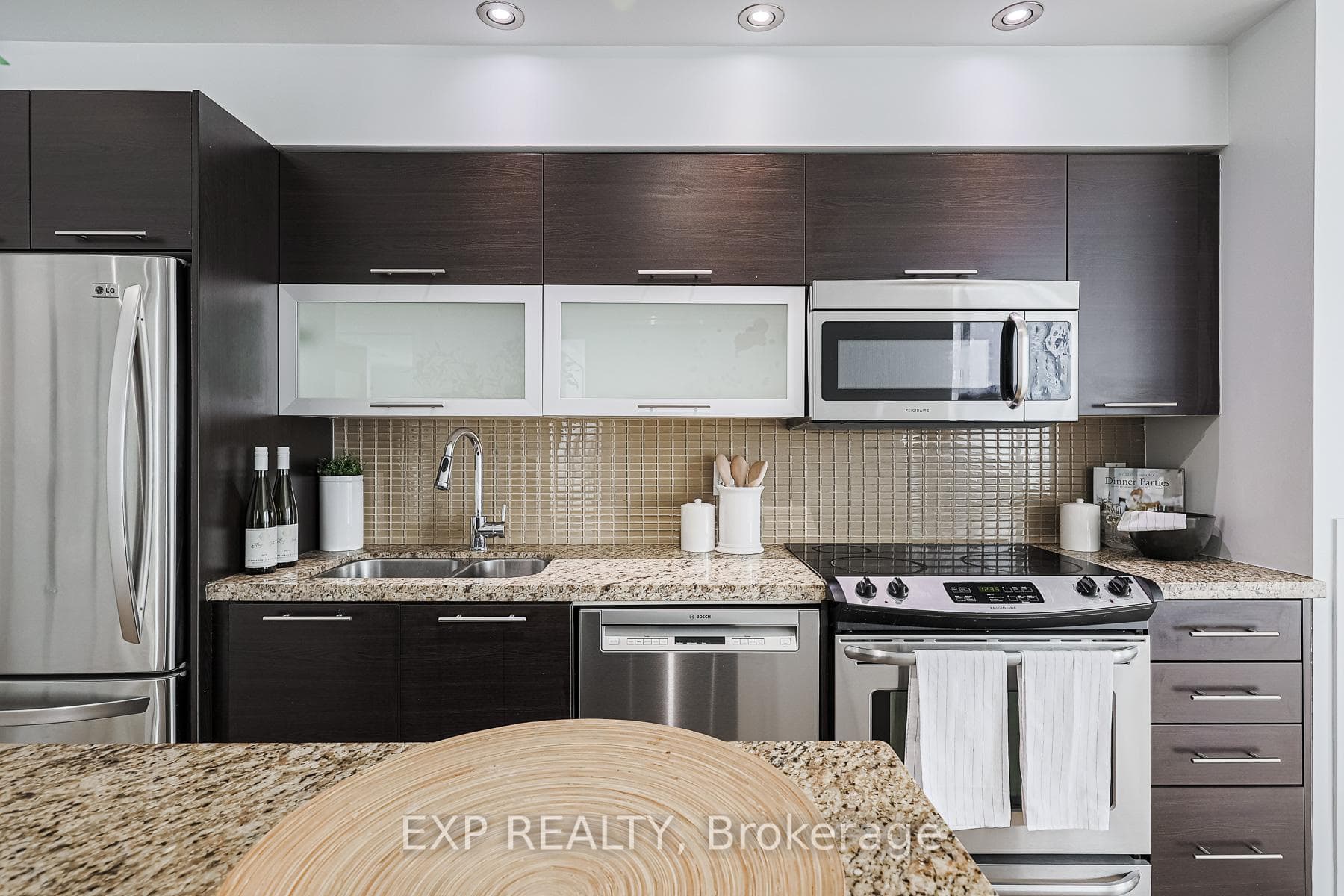 126 Simcoe Street Unit 1903 photo 16