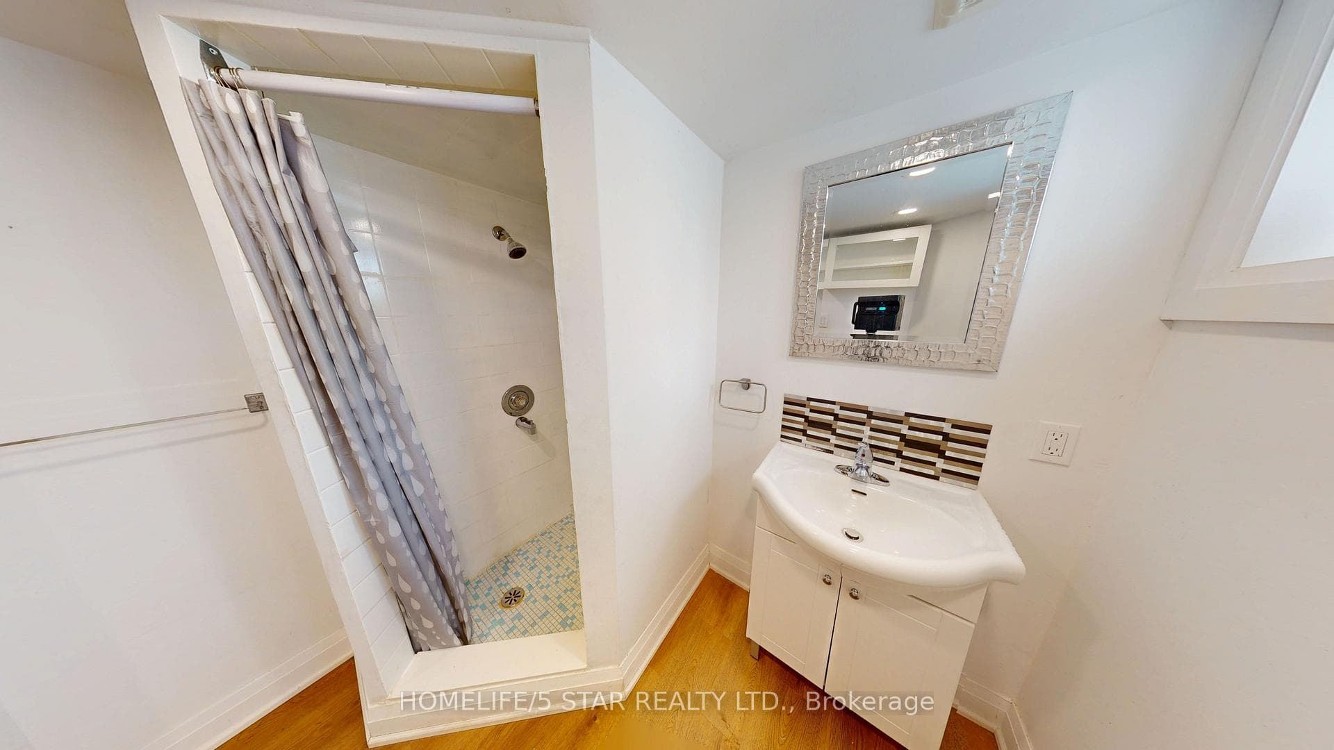 275 Oakwood Avenue Unit Bsmt photo 12