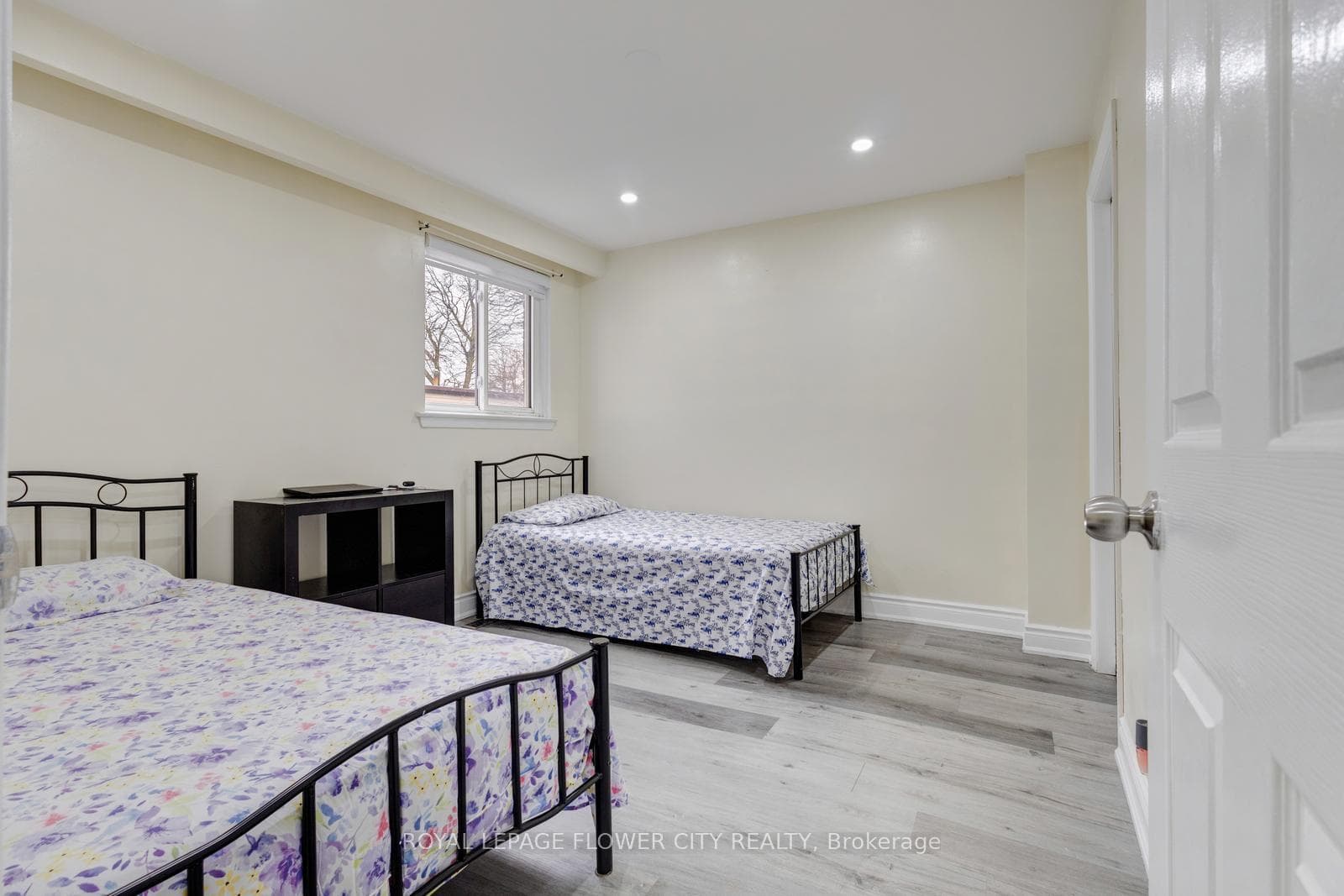 435 Silverstone Drive Unit 19 photo 37