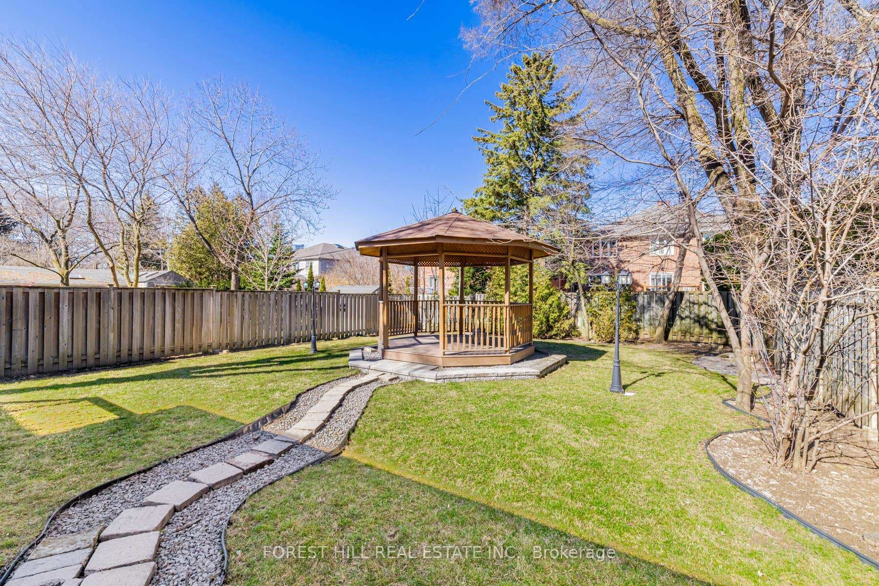 174 Norton Avenue photo 26