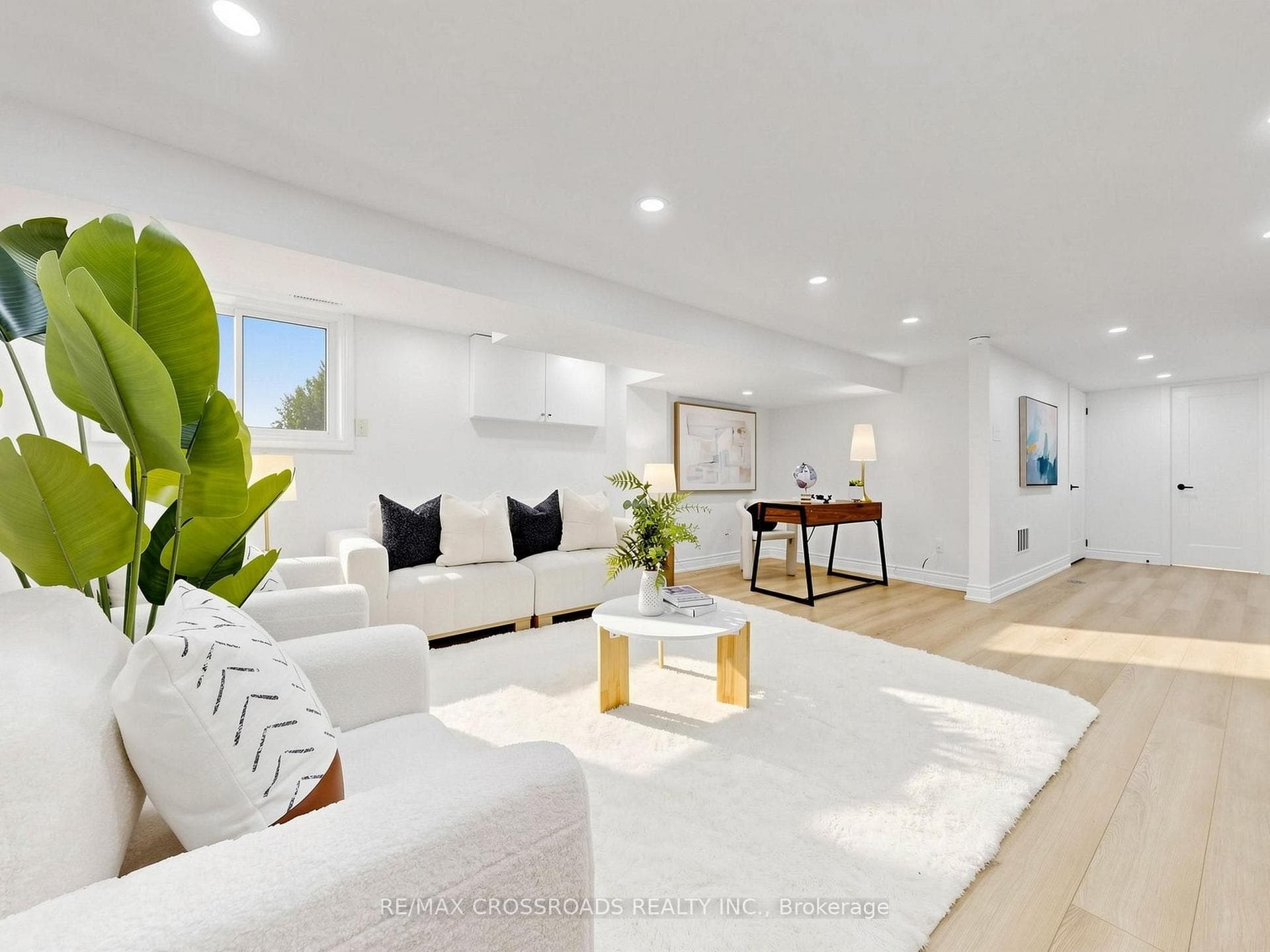 548 Glebeholme Boulevard photo 37