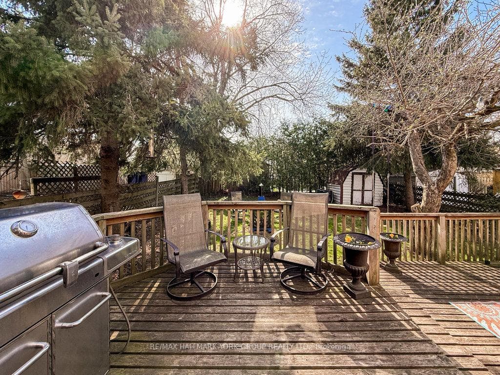 384 Handley Crescent photo 33