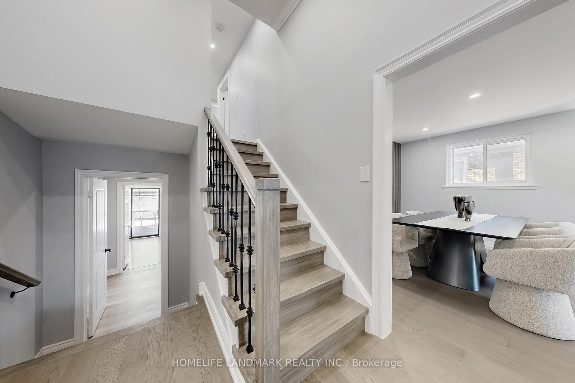 38 Pebblehill Square photo 17
