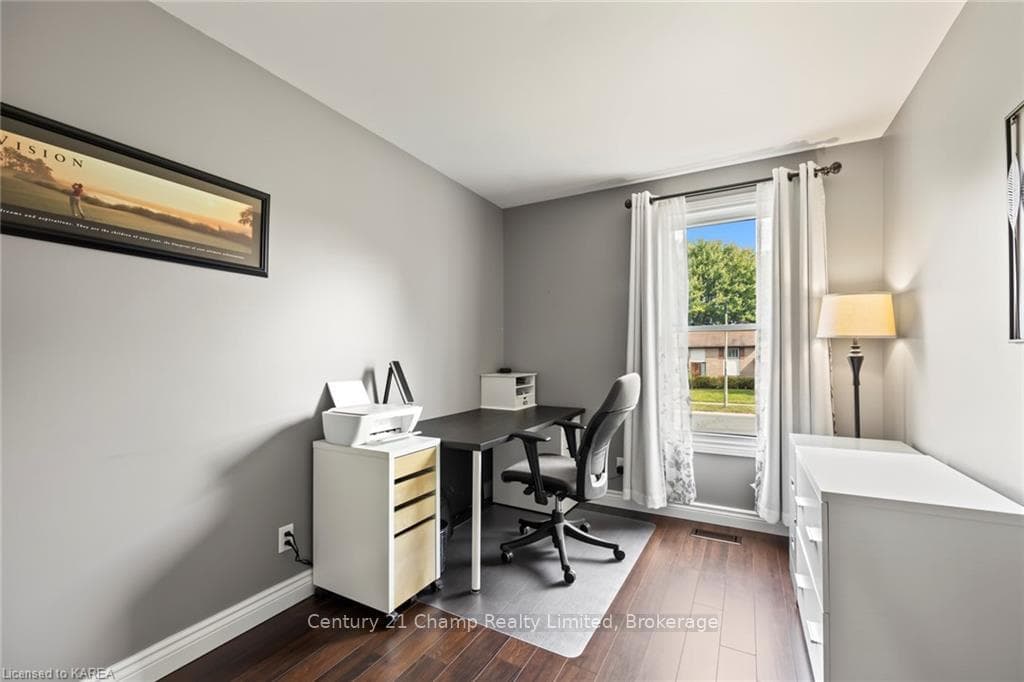 1314 WAVERLEY Crescent photo 24