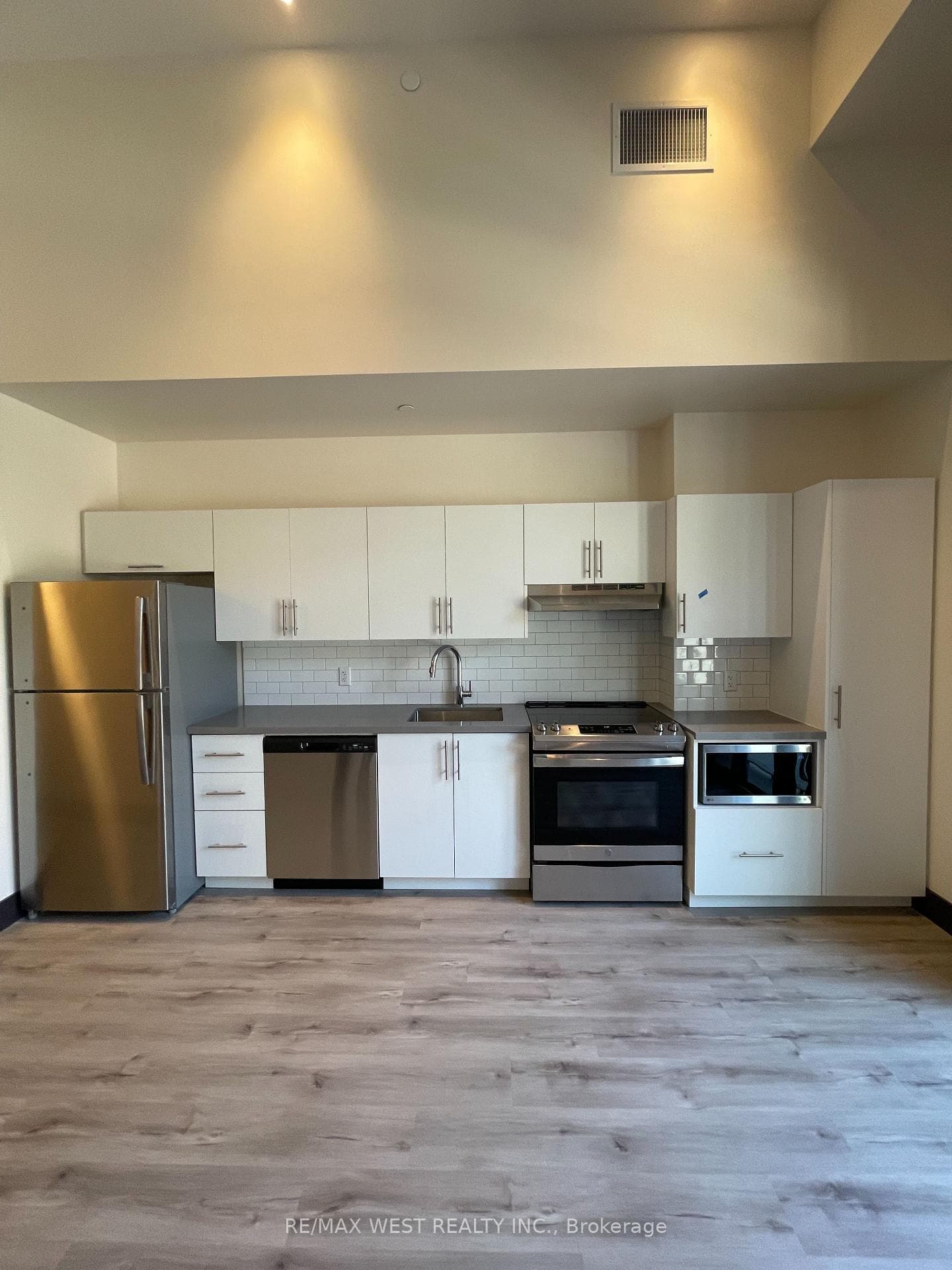 121 King Street Unit 104 photo 3