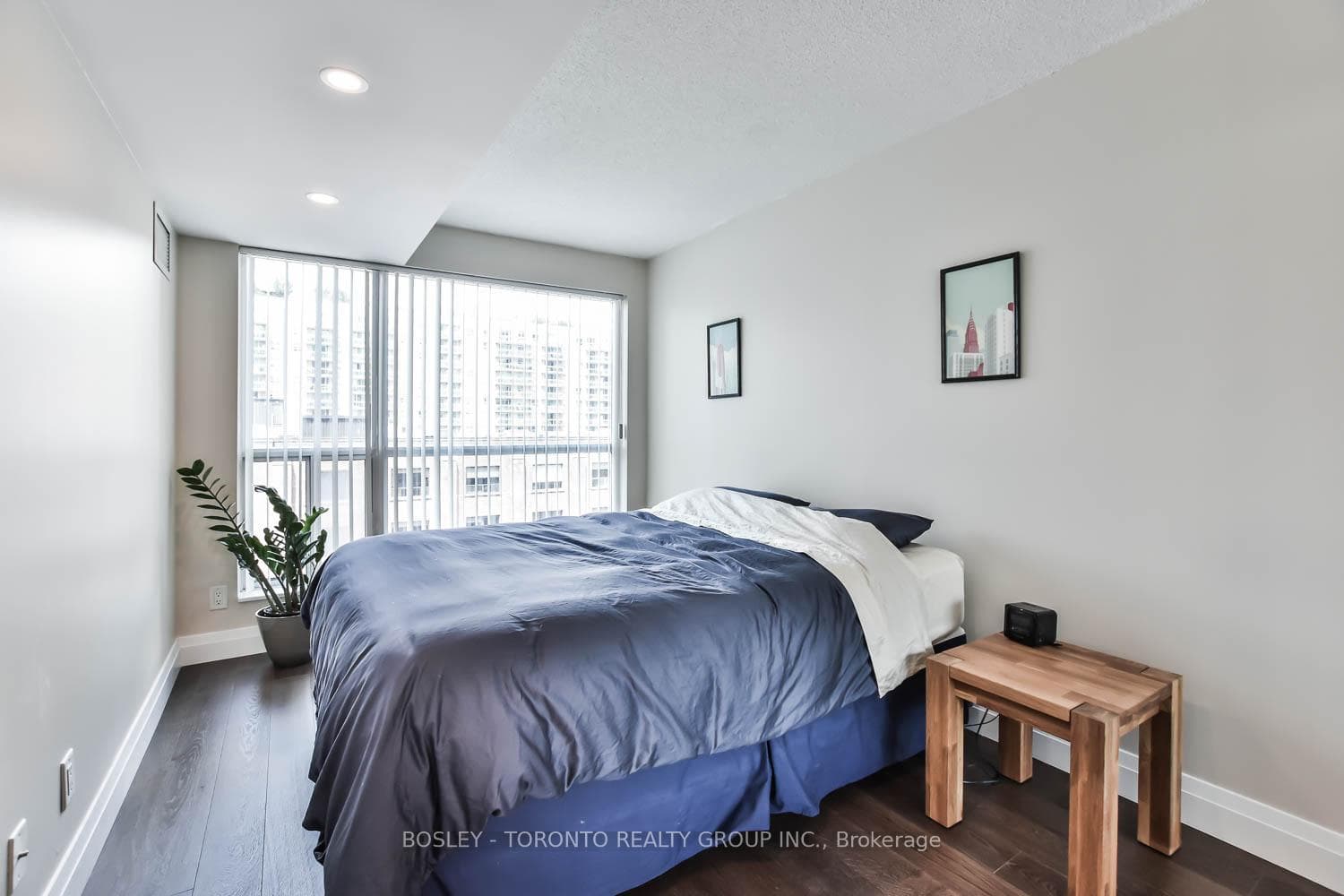 230 King Street Unit 818 photo 18