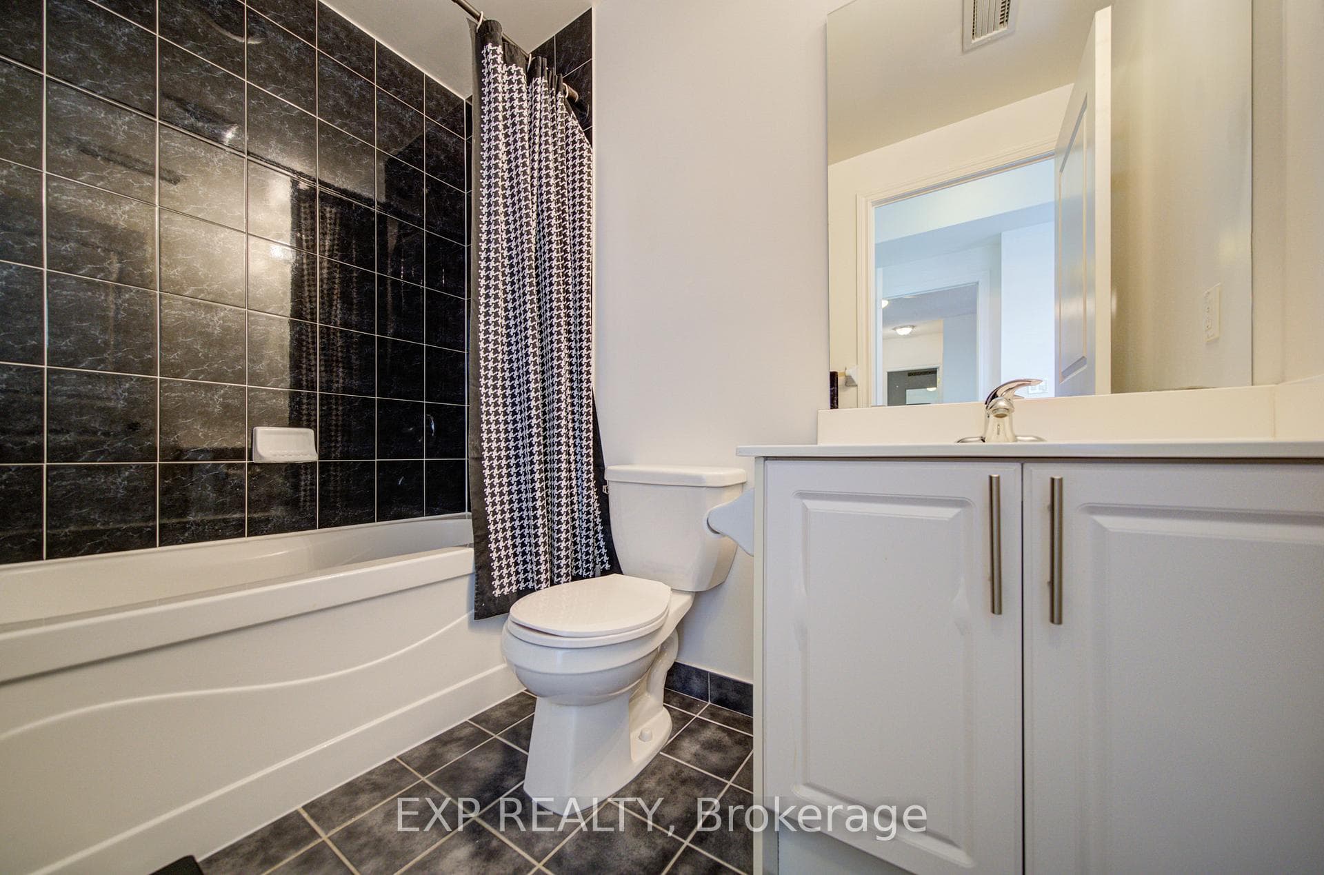 133 Wynford Drive Unit 808 photo 31