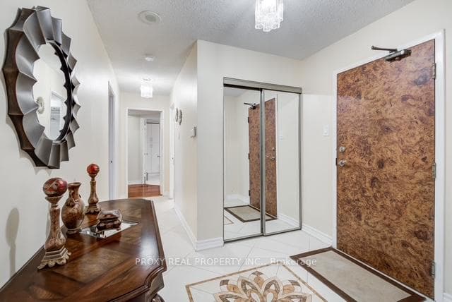 5460 Yonge Street Unit 807 photo 5
