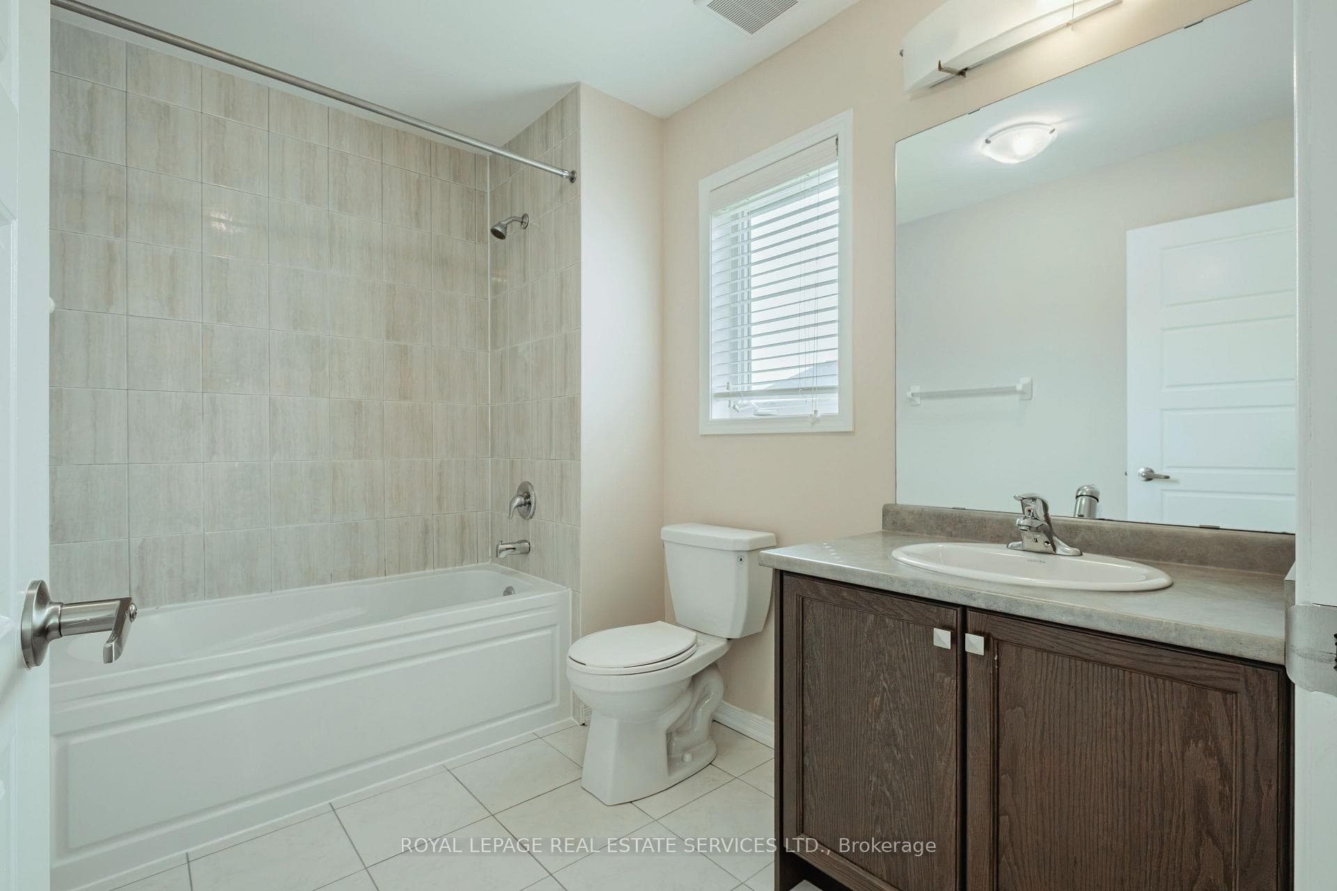 152 Munro Circle photo 32