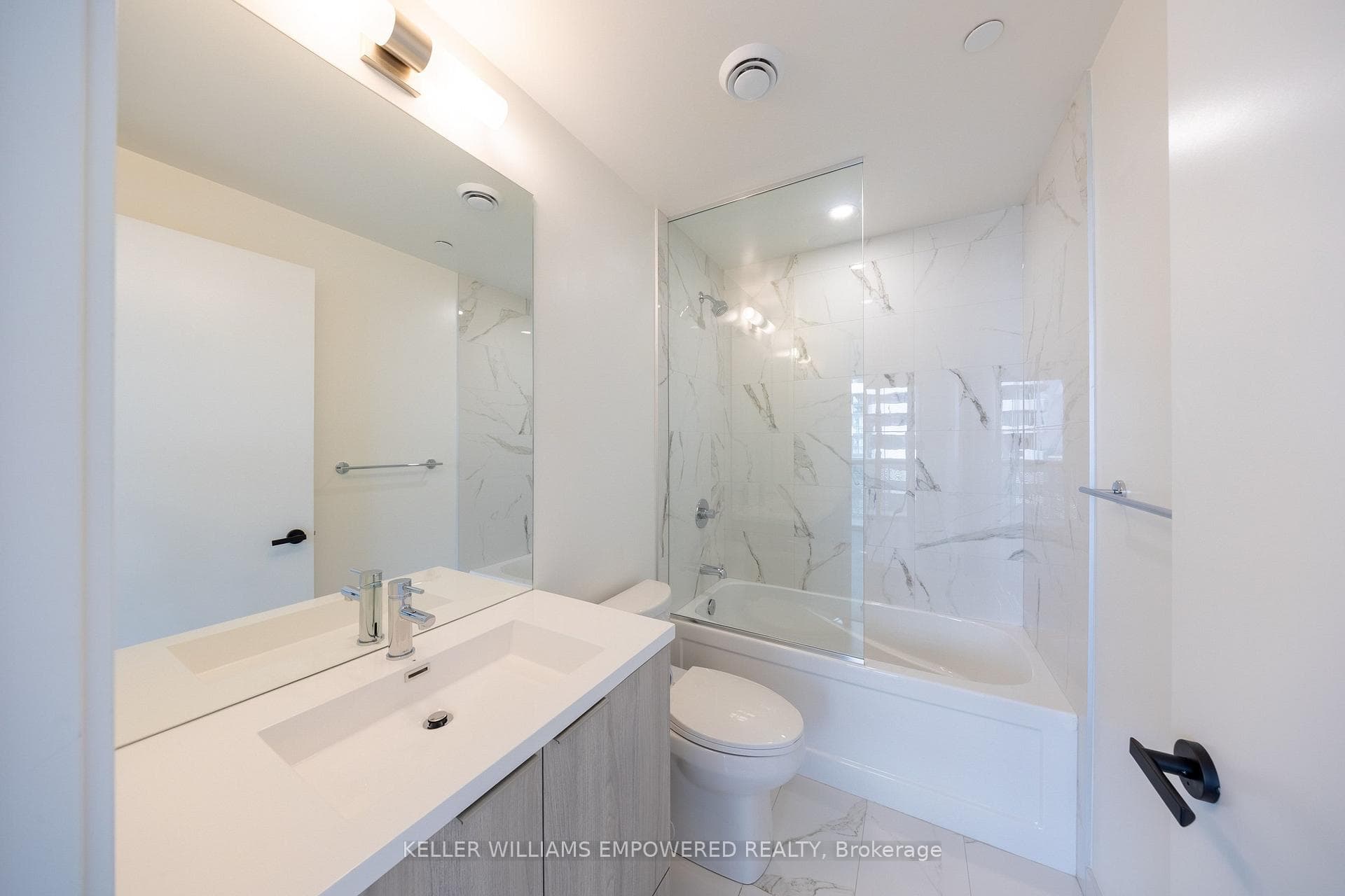 8 Interchange Way Unit 5701 photo 14