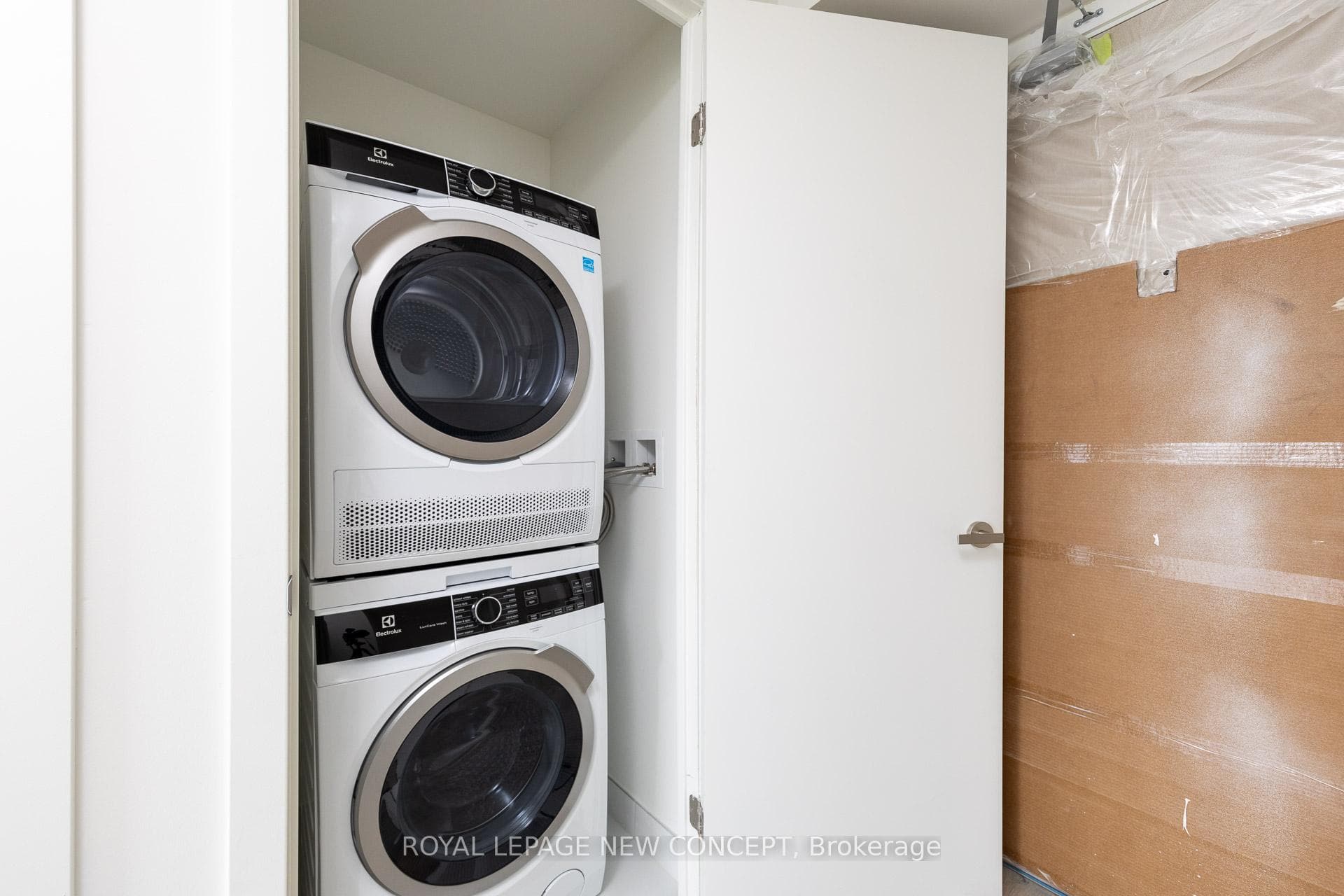 138 Downes Street Unit 3011 photo 23