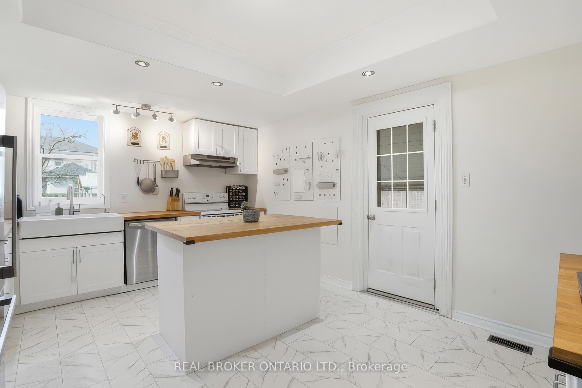 82 Bond Street photo 17