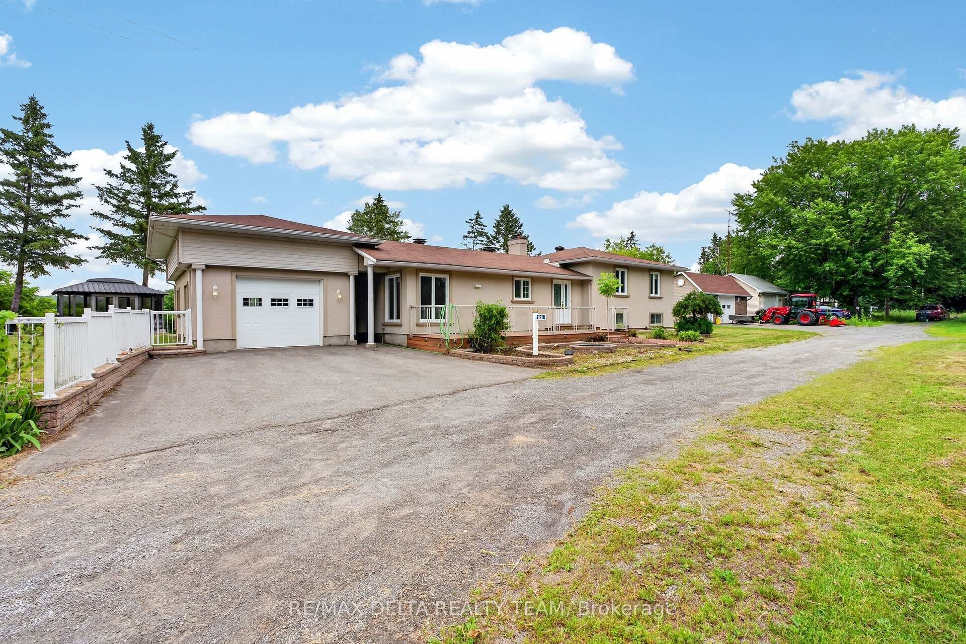 1821 Ch Bercier Road photo 8