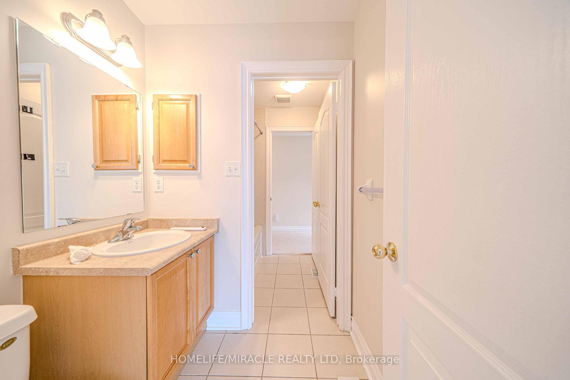 1811 Esterbrooke Drive photo 34