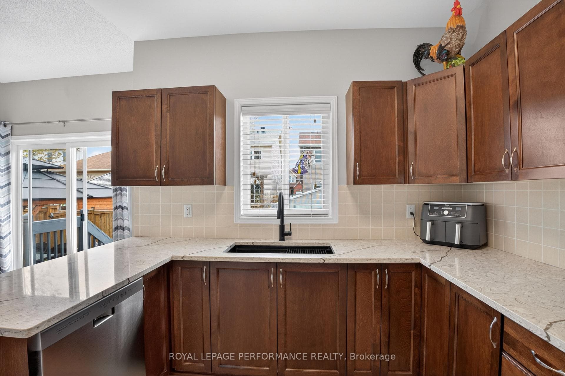 112 Jade Street photo 17