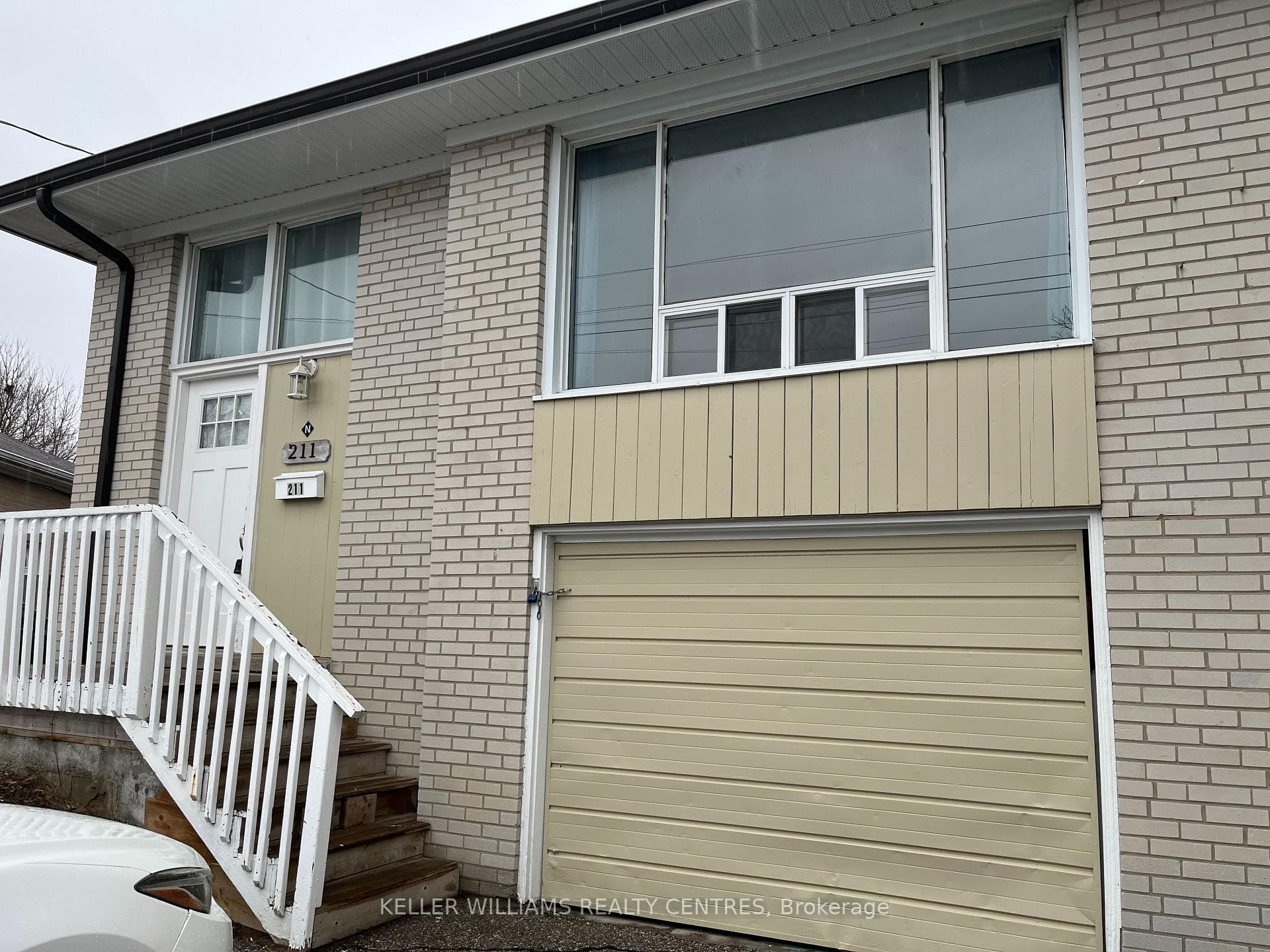 211 Silverbirch Drive Unit Upper photo 1