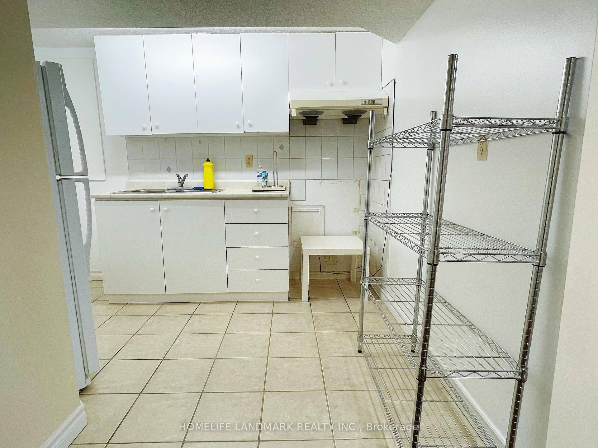 202 Roxanne Crescent photo 7