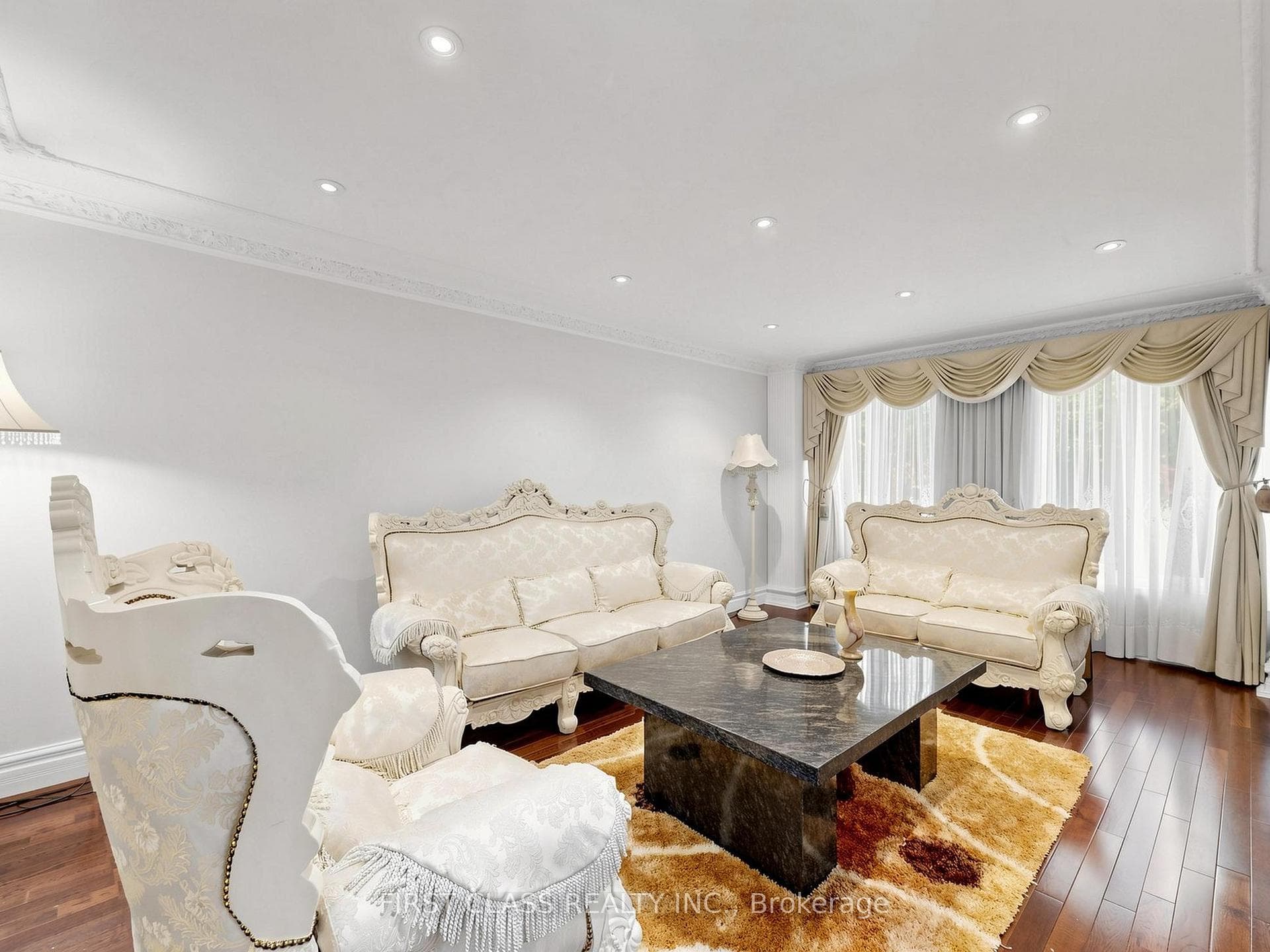 9 Westpoint Court photo 4
