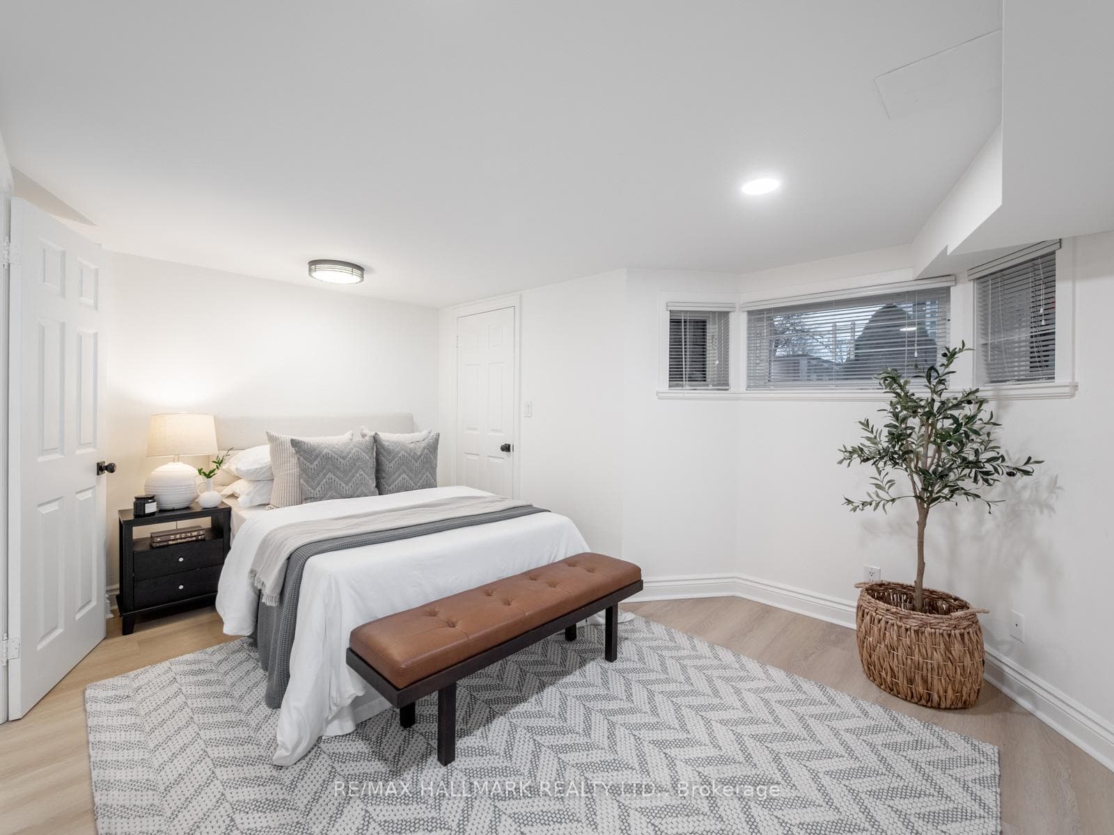 26 Eastmount Avenue photo 41