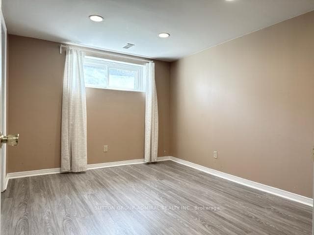 141 Elvaston Drive Unit Lower photo 6