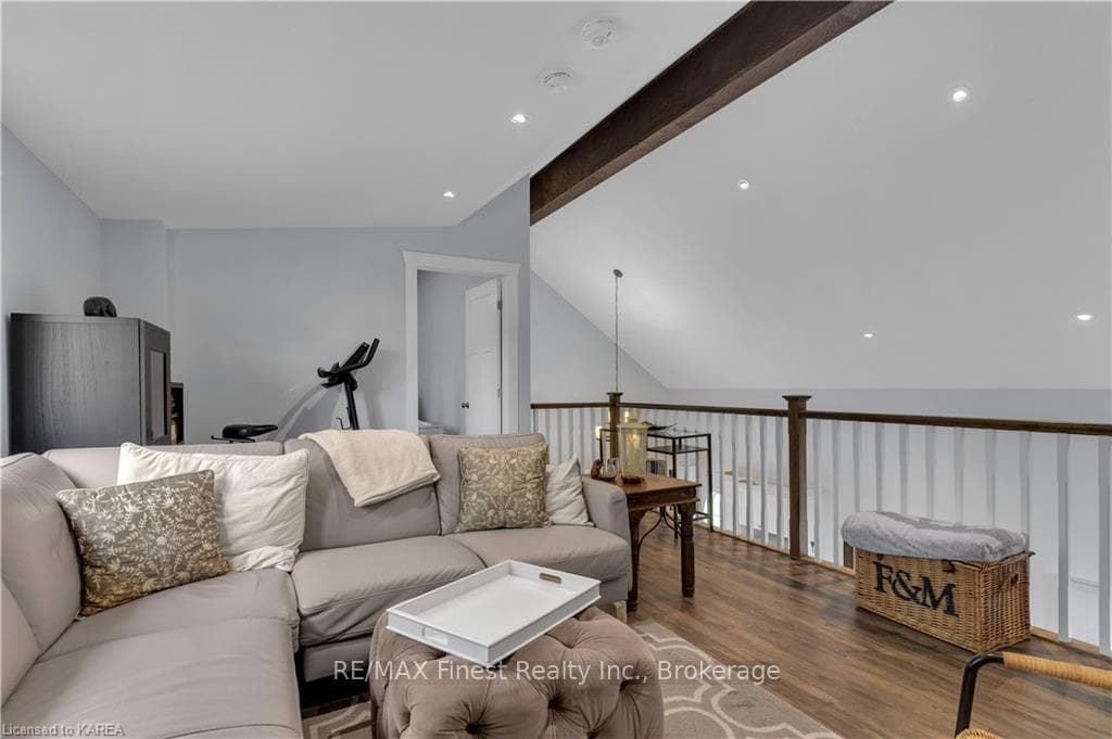 268 SHERMANS POINT Road photo 21