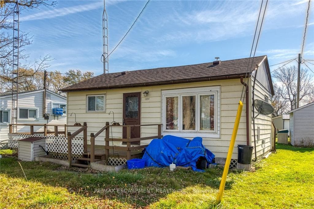 1054 Lakeshore Road photo 17