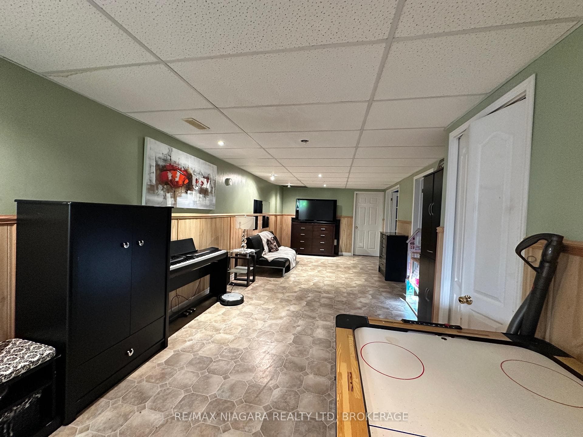 209 AUTUMN Crescent photo 14