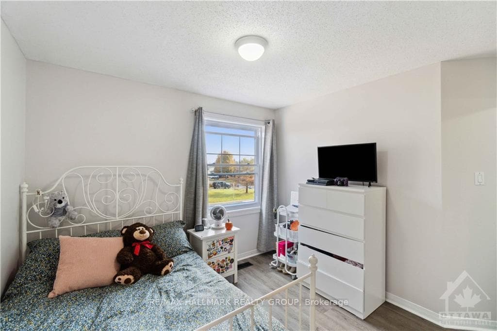 120 WHALINGS Circle photo 19