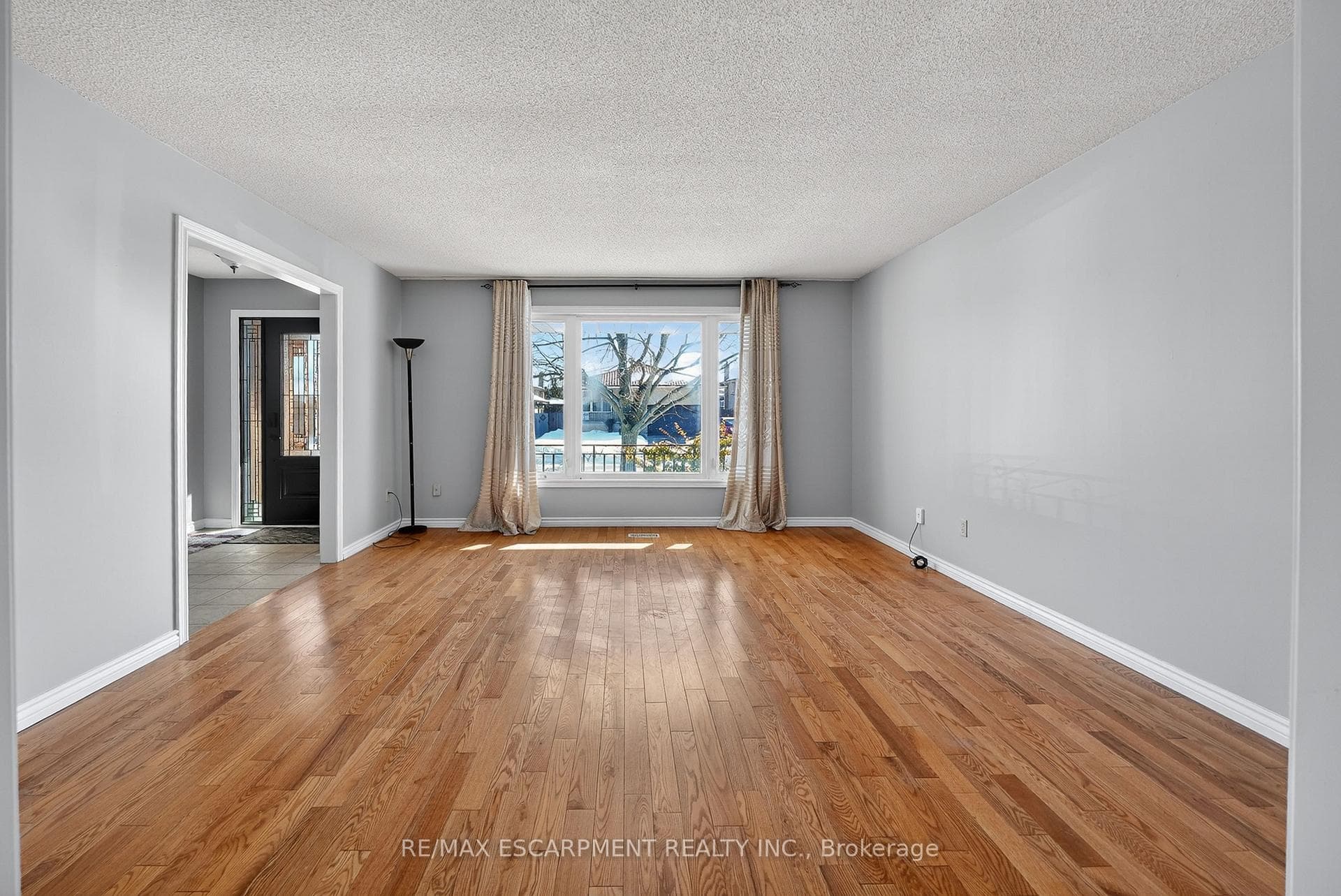209 Ravenbury Drive photo 4