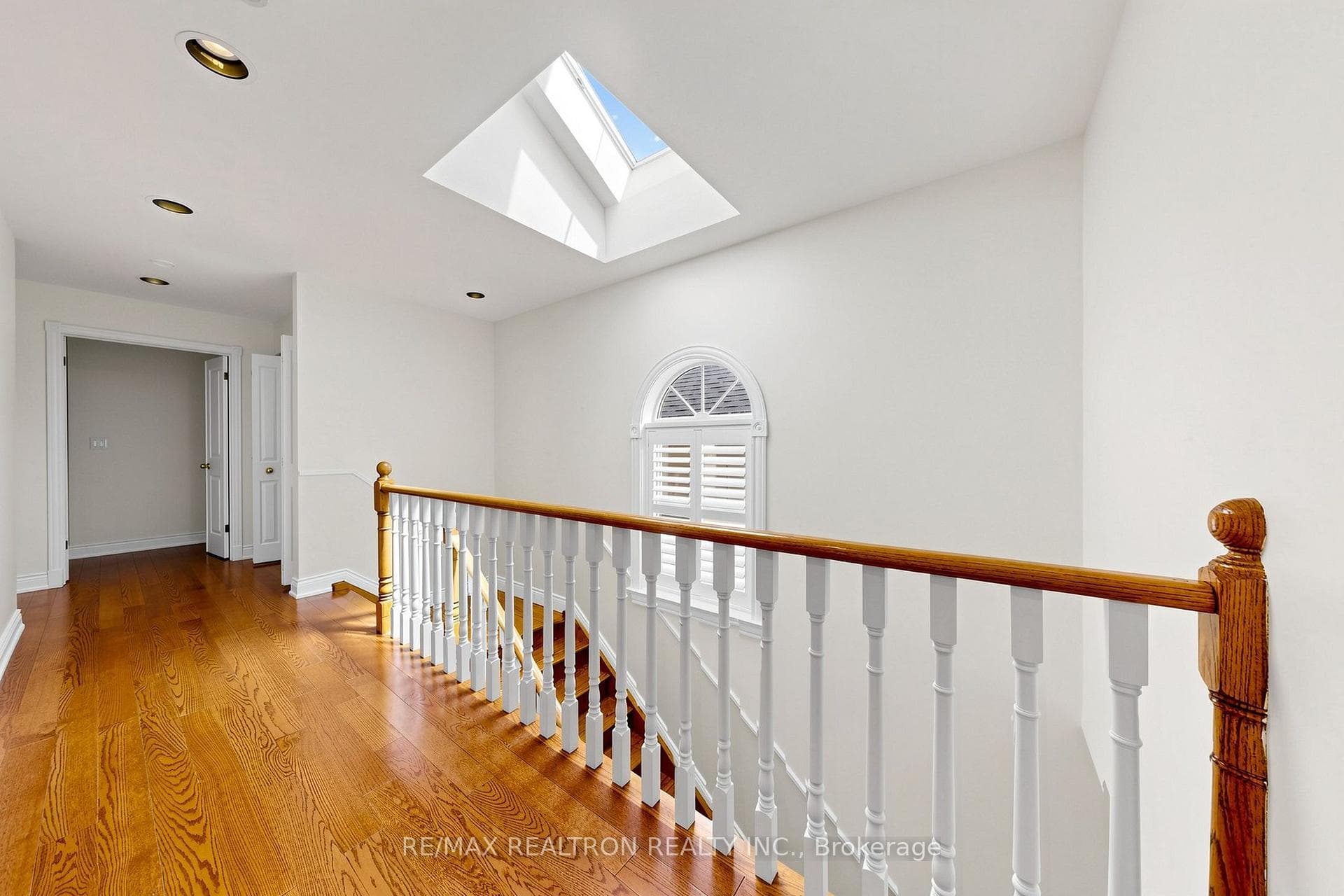 352 Deloraine Avenue photo 18