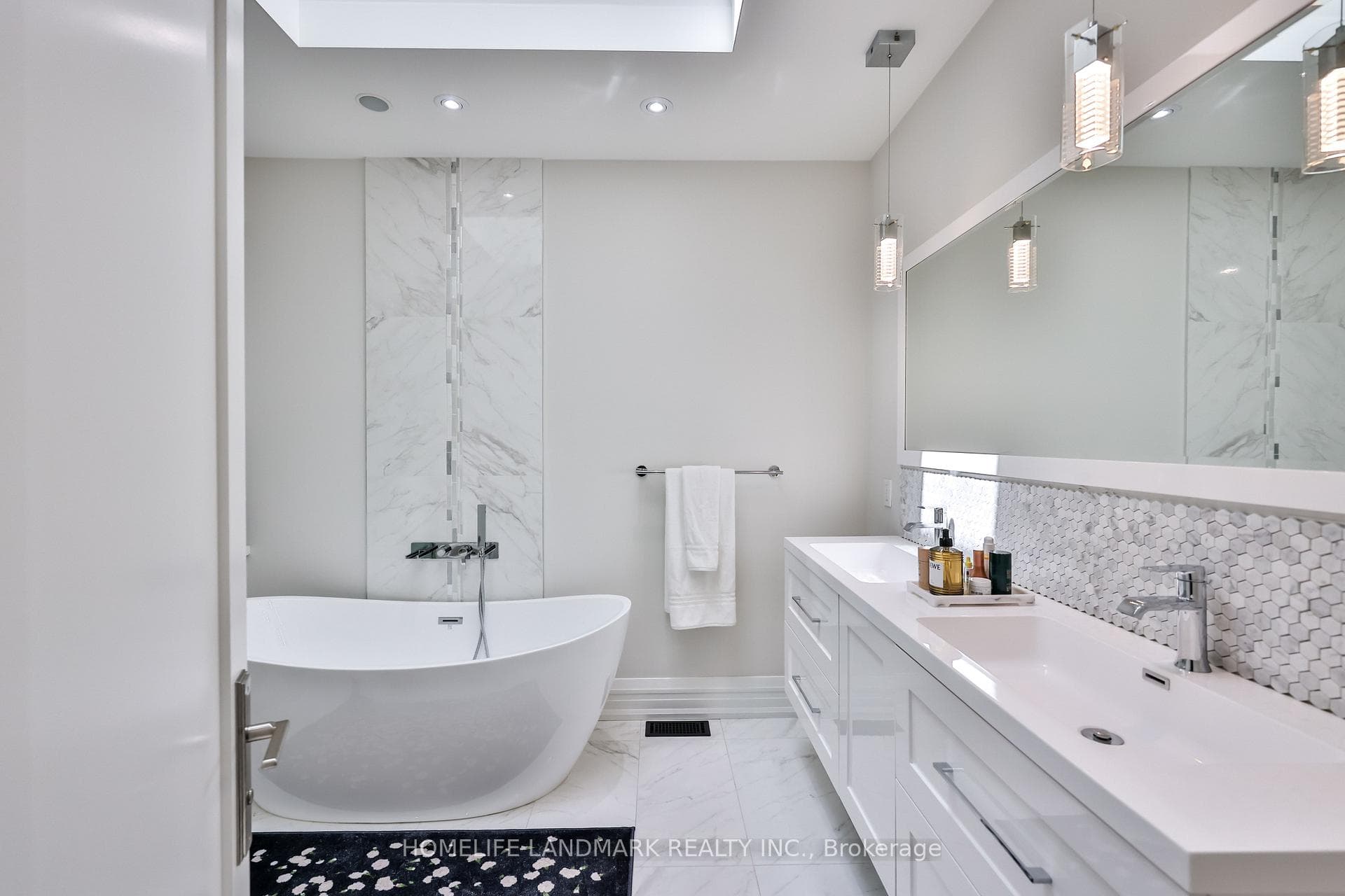 211 South Kingsway Way photo 26