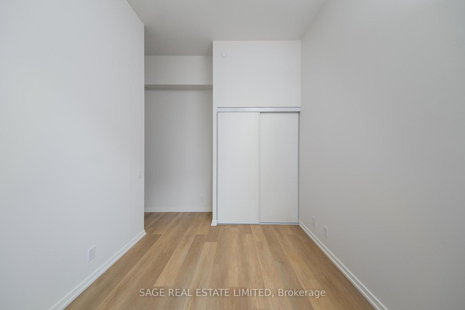 109 Erskine Avenue Unit 612 photo 16