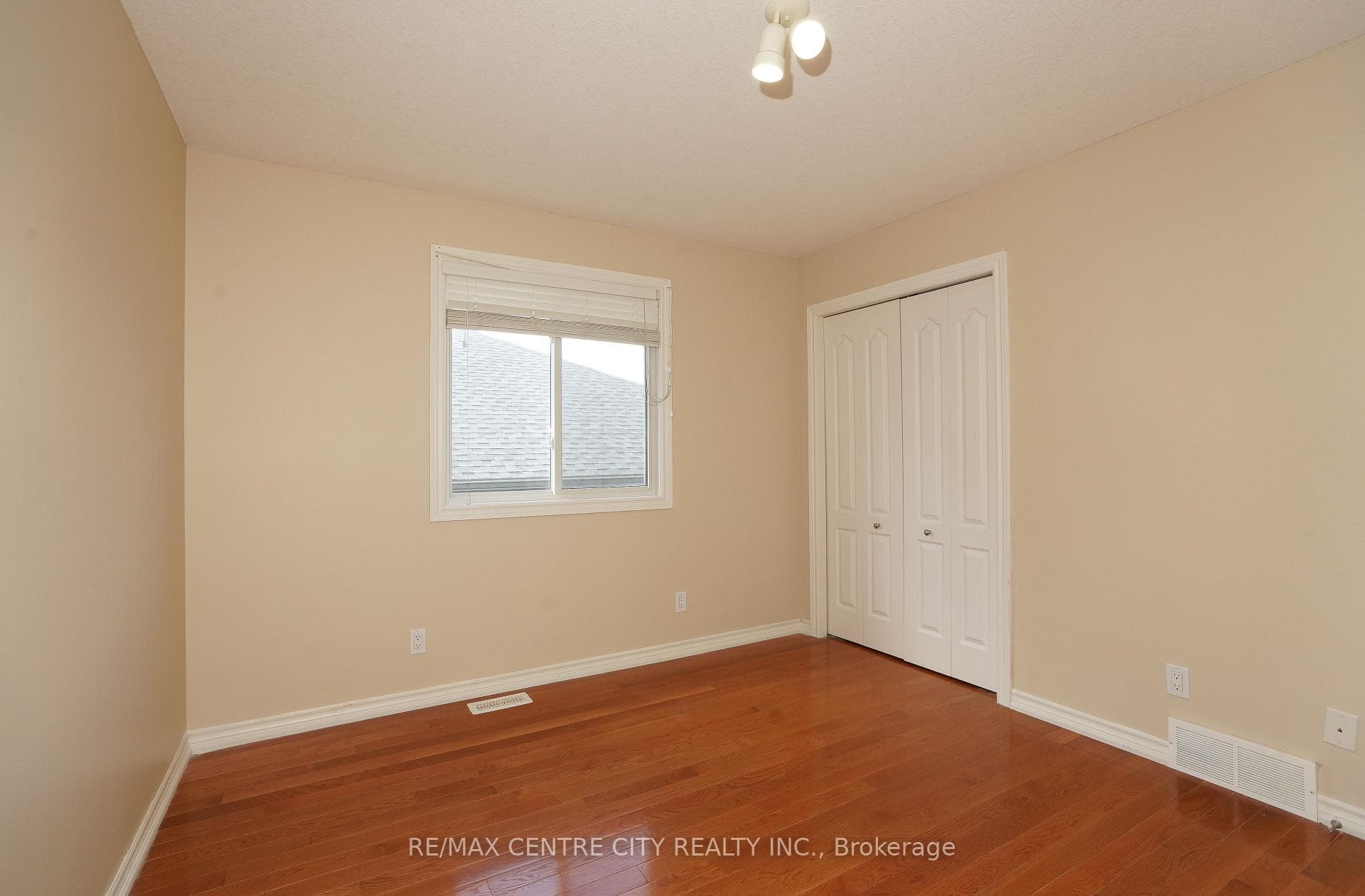 742 Marigold Street photo 22