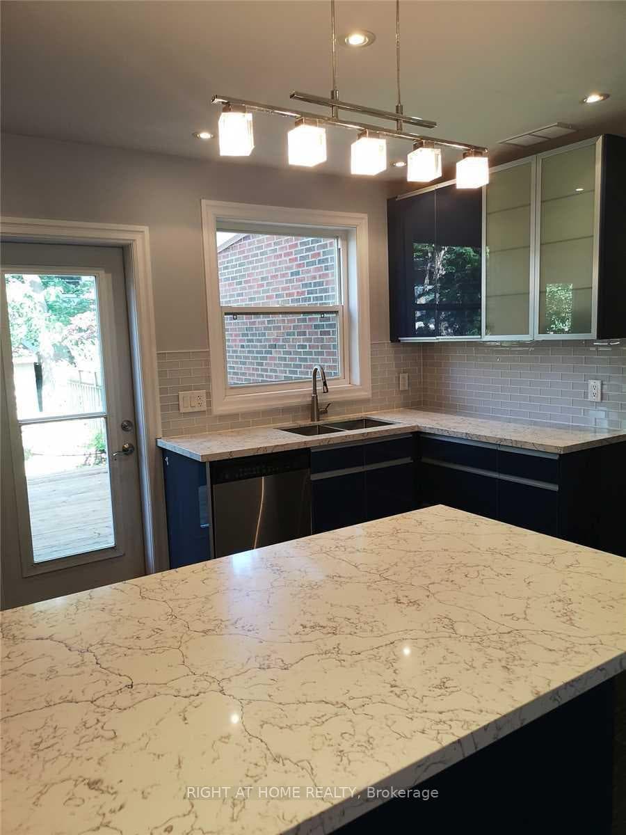 61 Unsworth Avenue photo 4