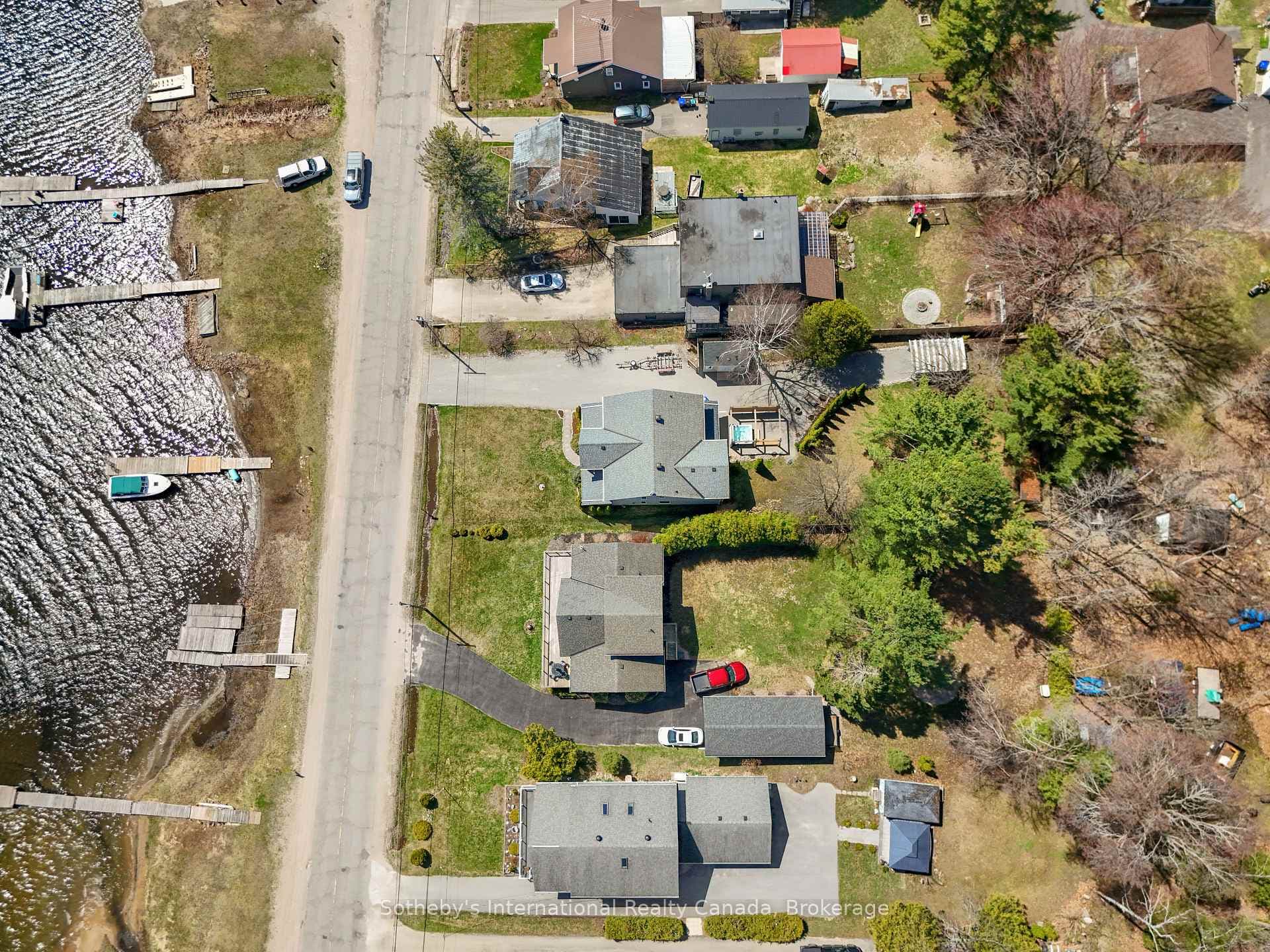 604 CHAMPLAIN Road photo 47
