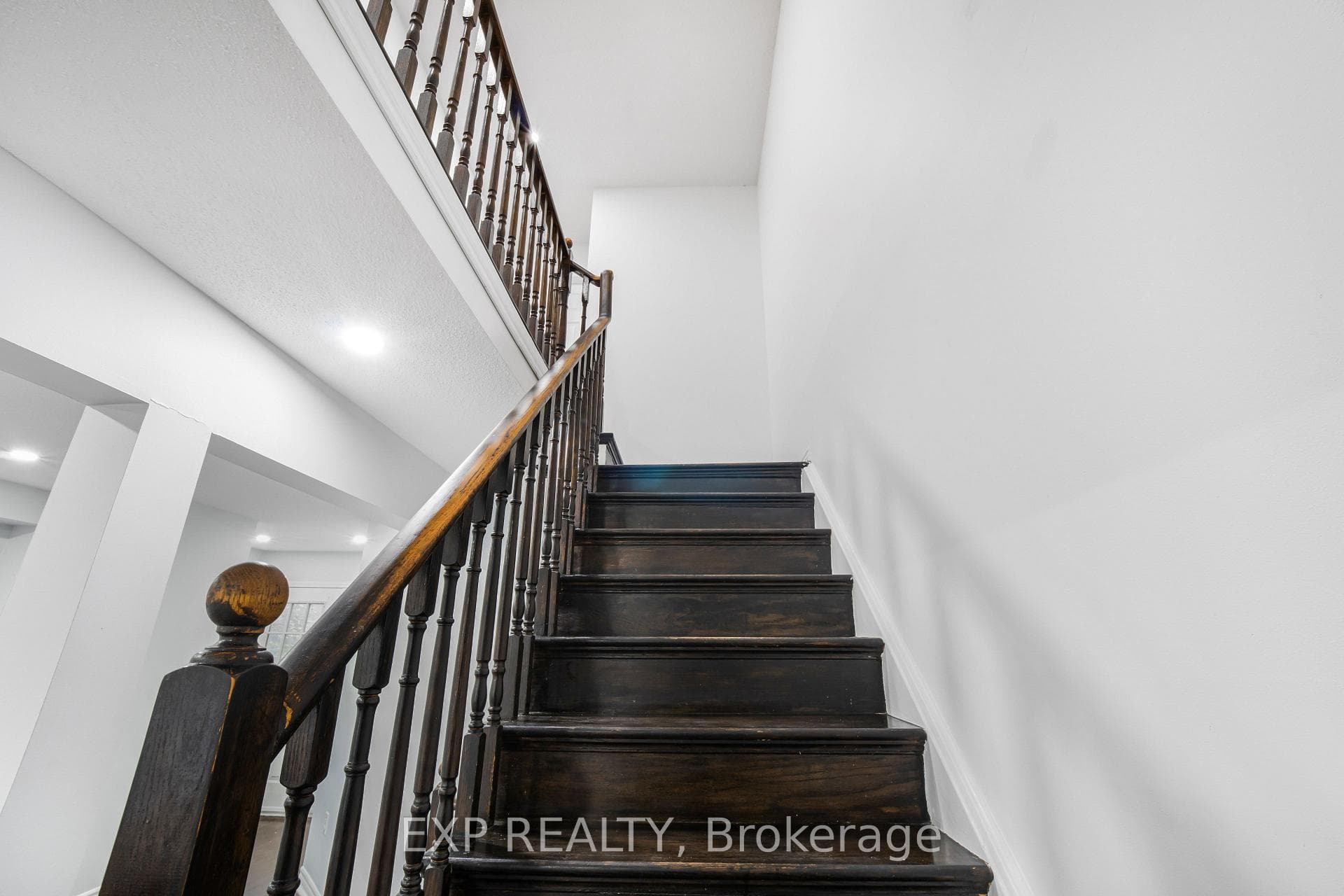 128 Olympia Crescent photo 11