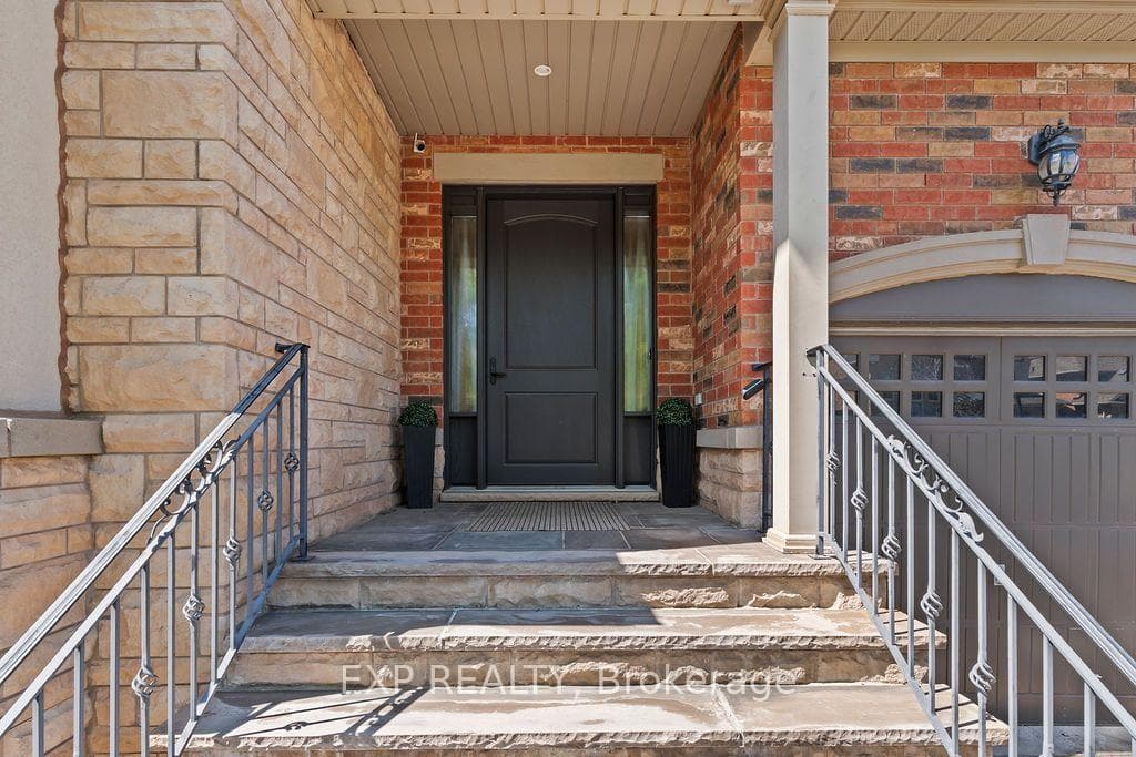 Upgraded and modern entry