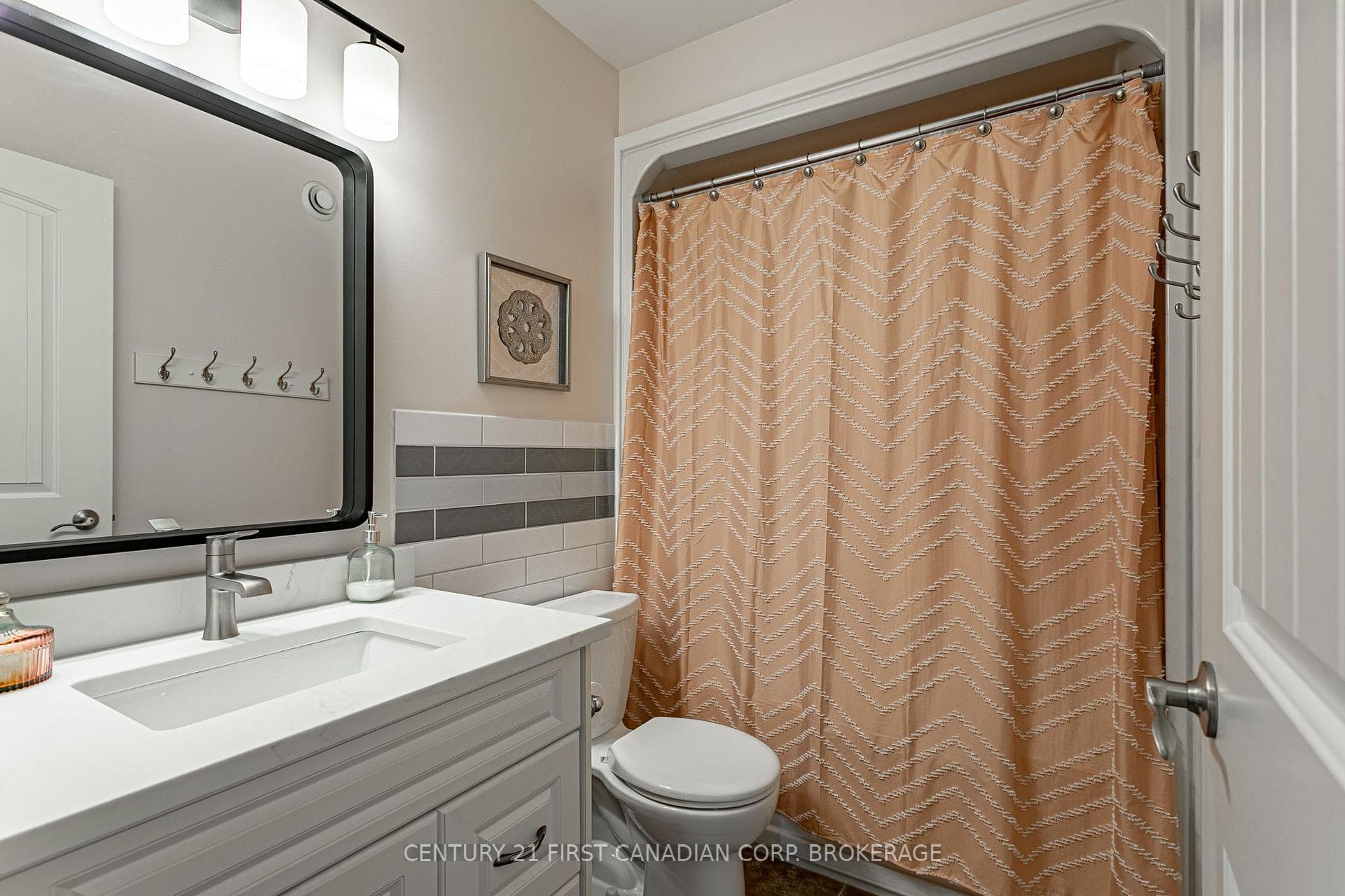270 Boyd Boulevard photo 17