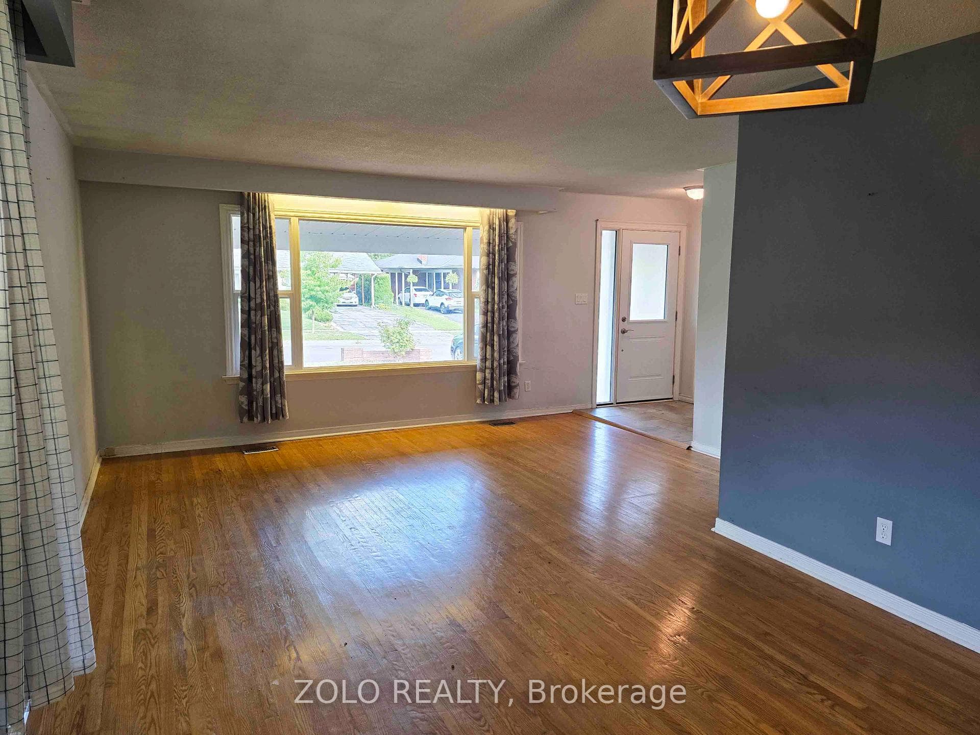 334 Waverly Street photo 4
