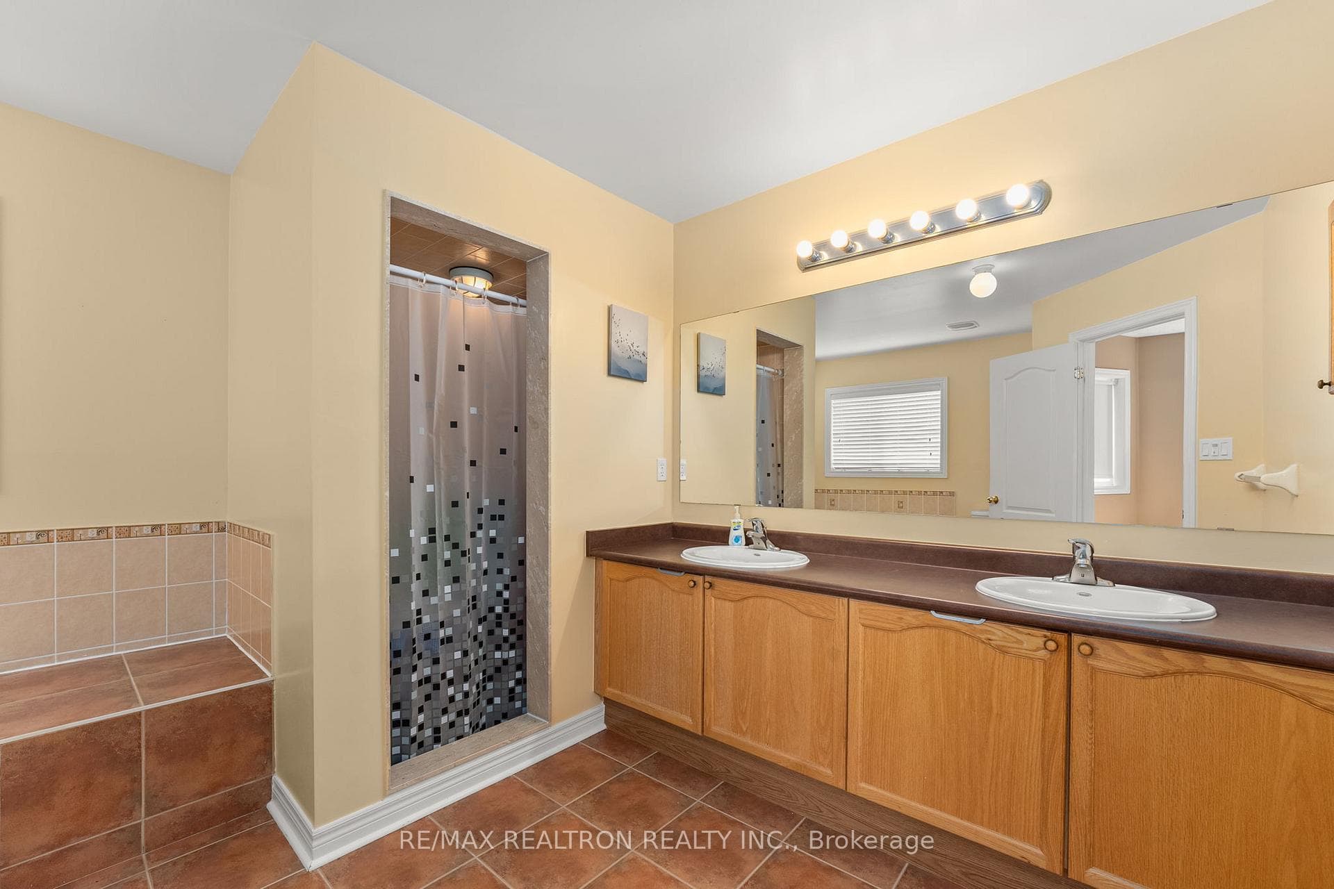 200 Roseborough Drive photo 24