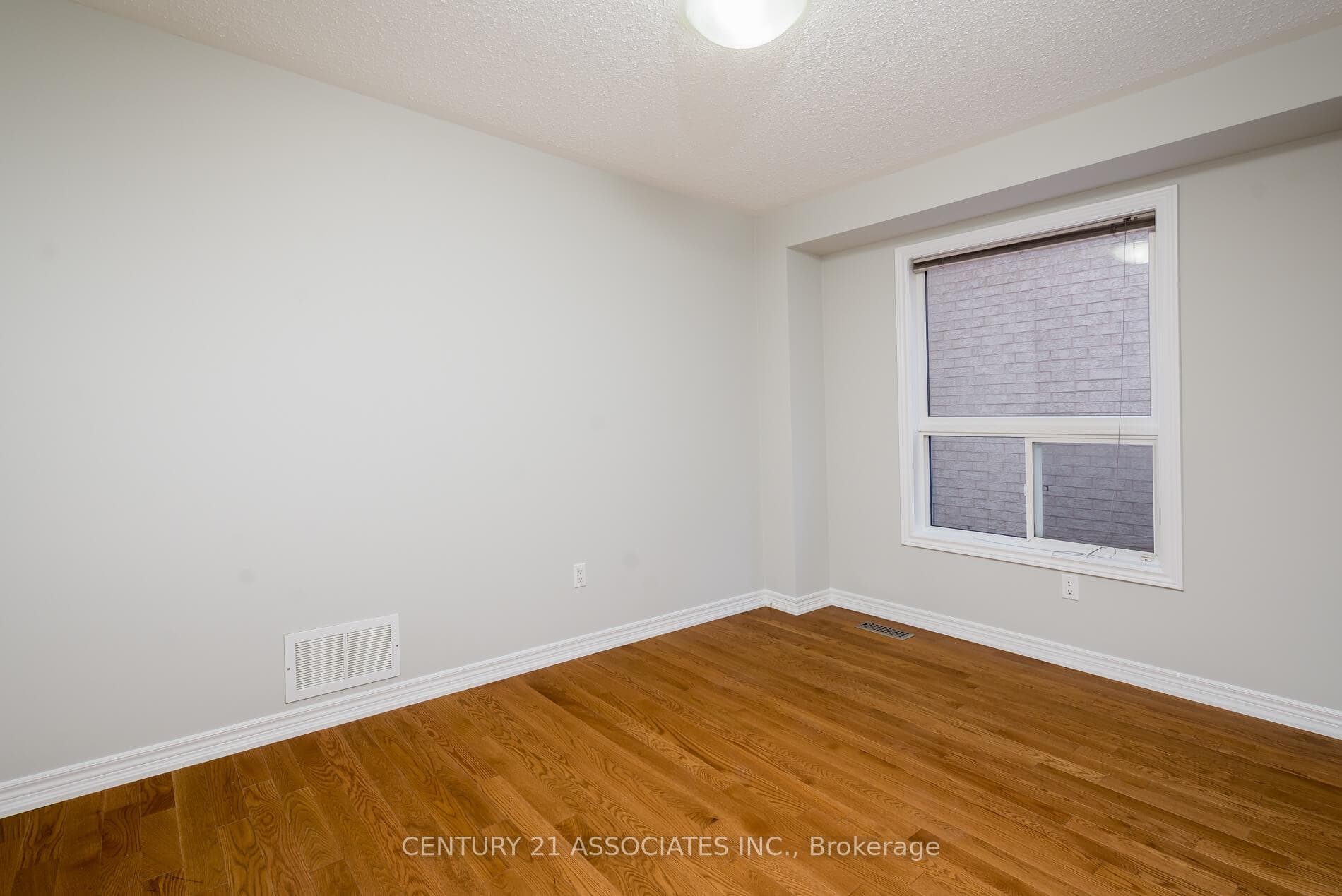 5351 Quartermain Crescent photo 19